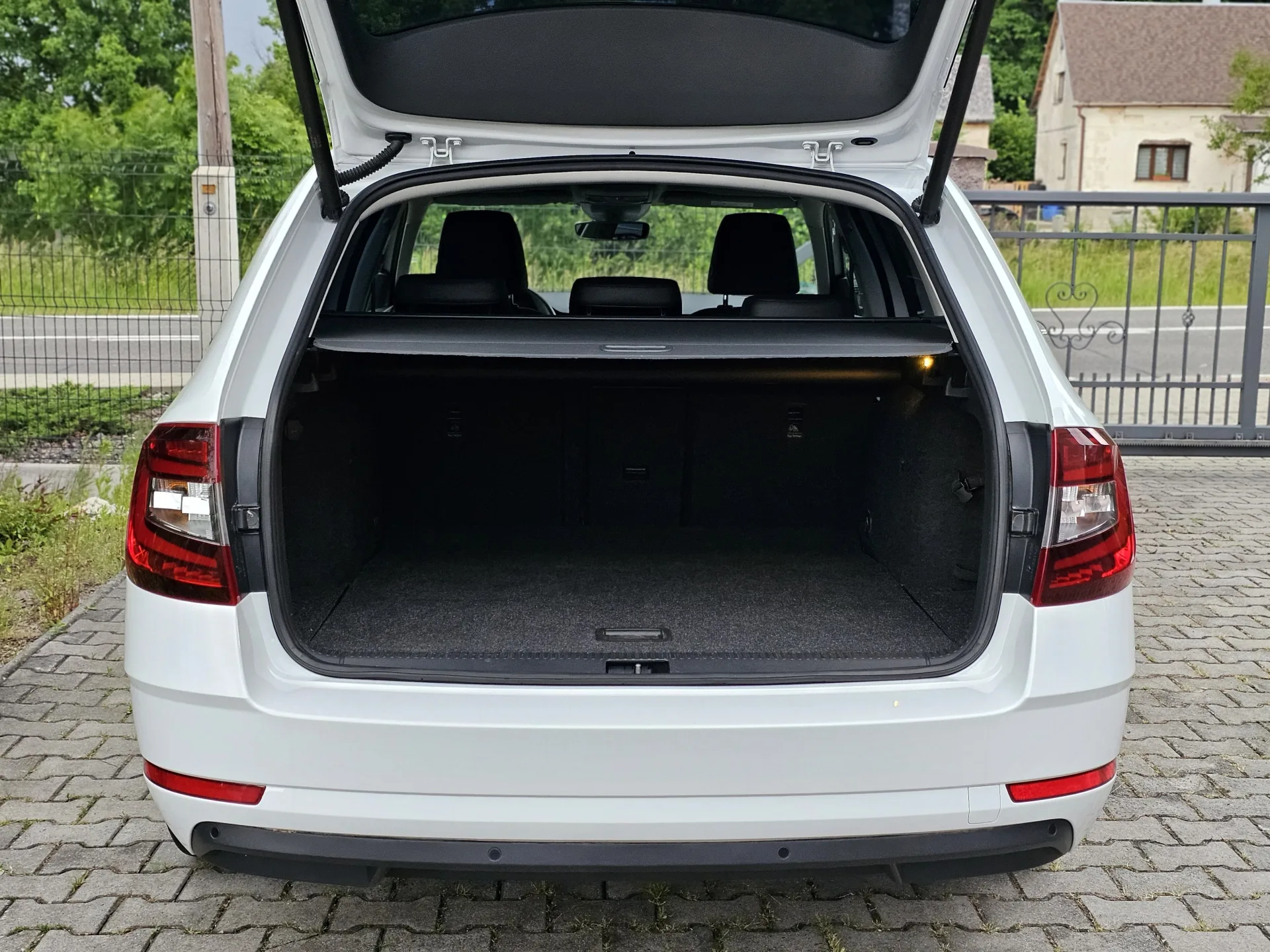 Škoda Octavia III 1.6 TDi Style (2019, Bílá perleť) – fotografie vozidla 21 z 22