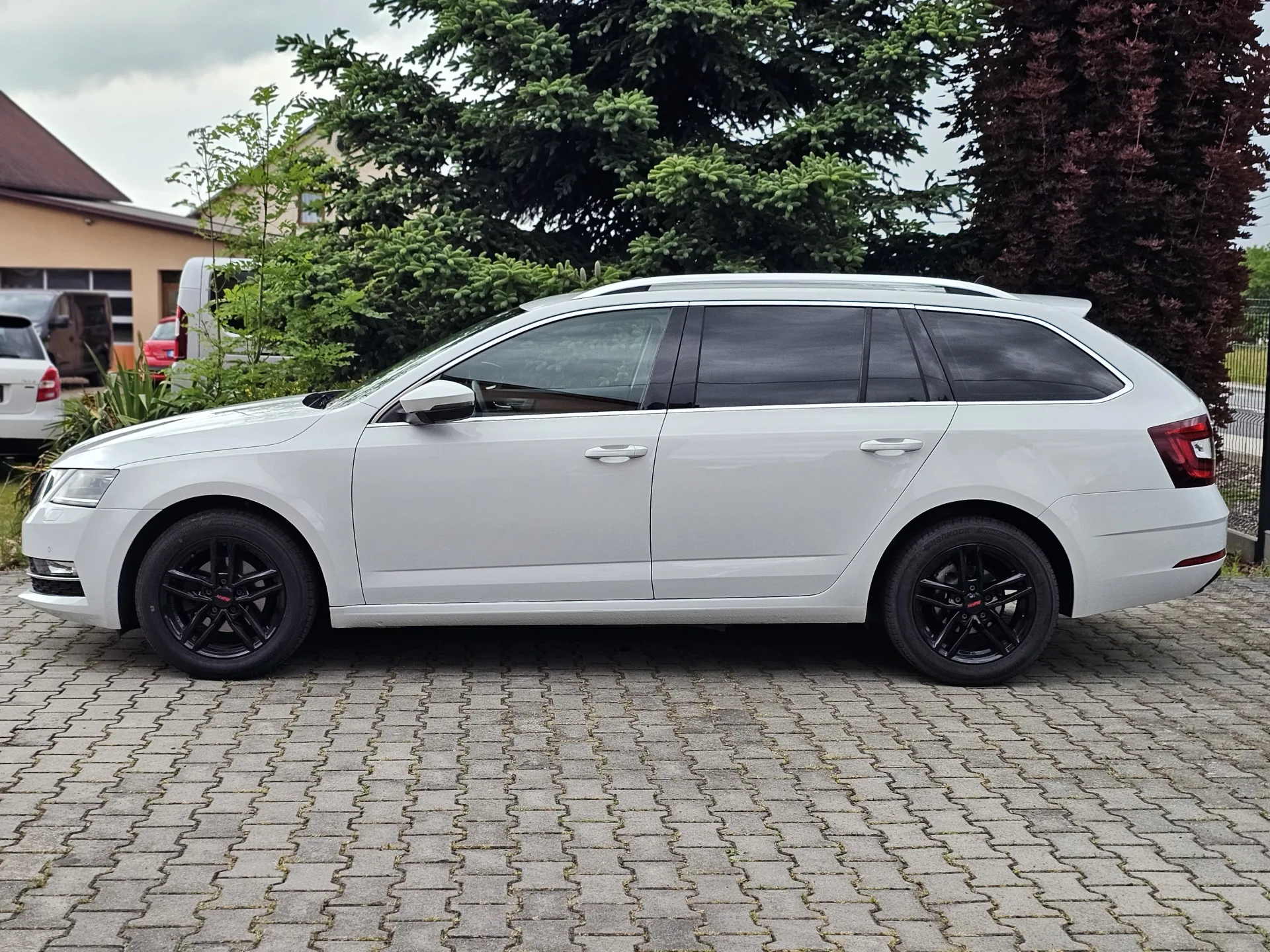Škoda Octavia III 1.6 TDi Style (2019, Bílá perleť) – fotografie vozidla 7 z 22
