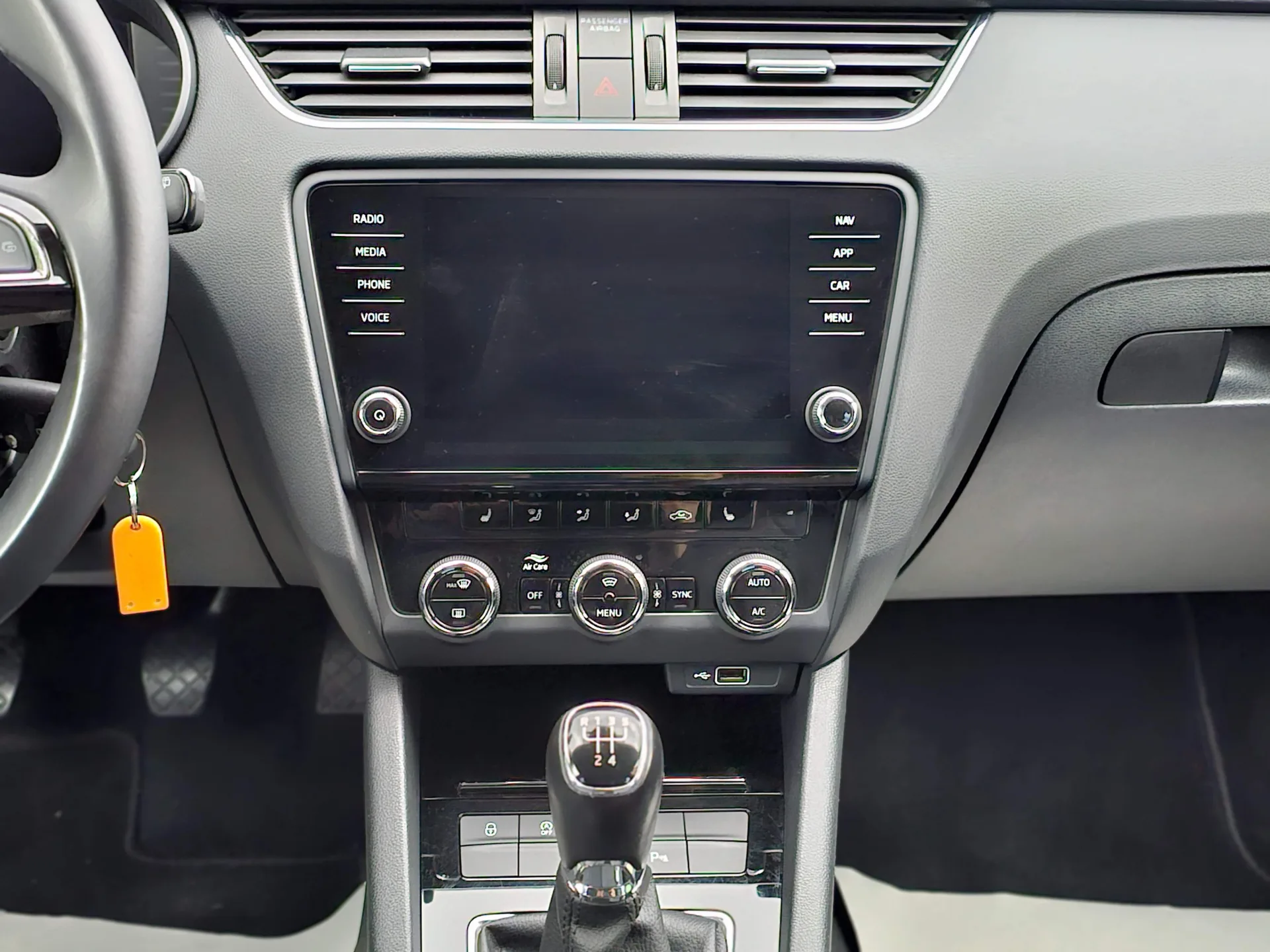 Škoda Octavia III 1.6 TDi Style (2019, Bílá perleť) – fotografie vozidla 13 z 22