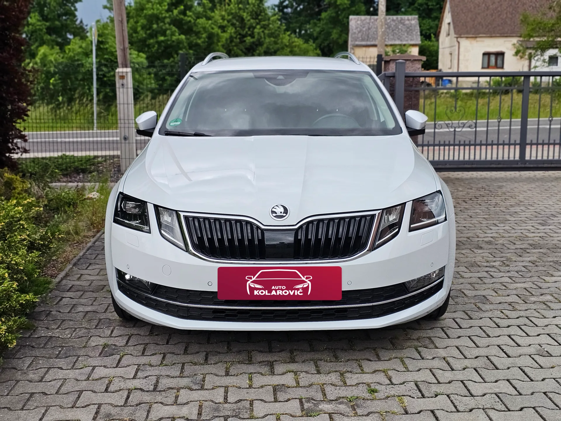 Škoda Octavia III 1.6 TDi Style (2019, Bílá perleť) – fotografie vozidla 2 z 22