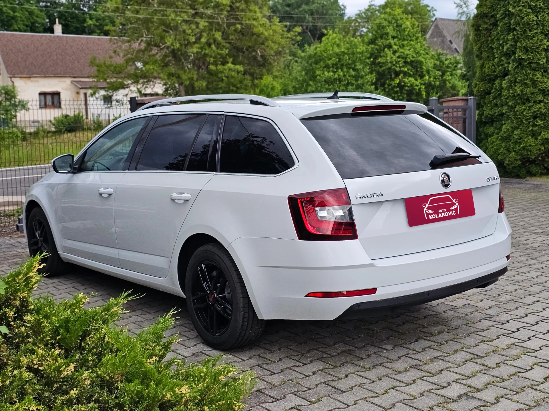 Škoda Octavia III 1.6 TDi Style (2019, Bílá perleť) – fotografie vozidla 6 z 22