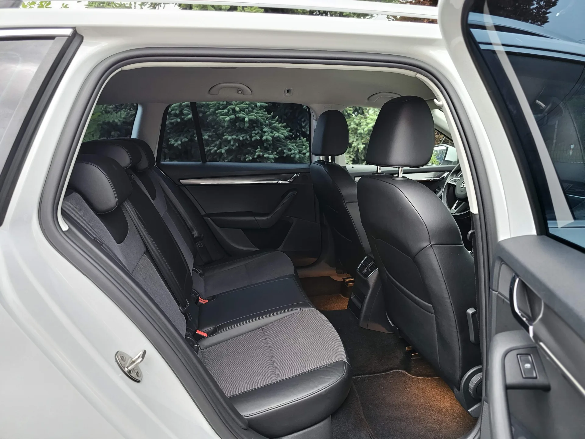 Škoda Octavia III 1.6 TDi Style (2019, Bílá perleť) – fotografie vozidla 19 z 22