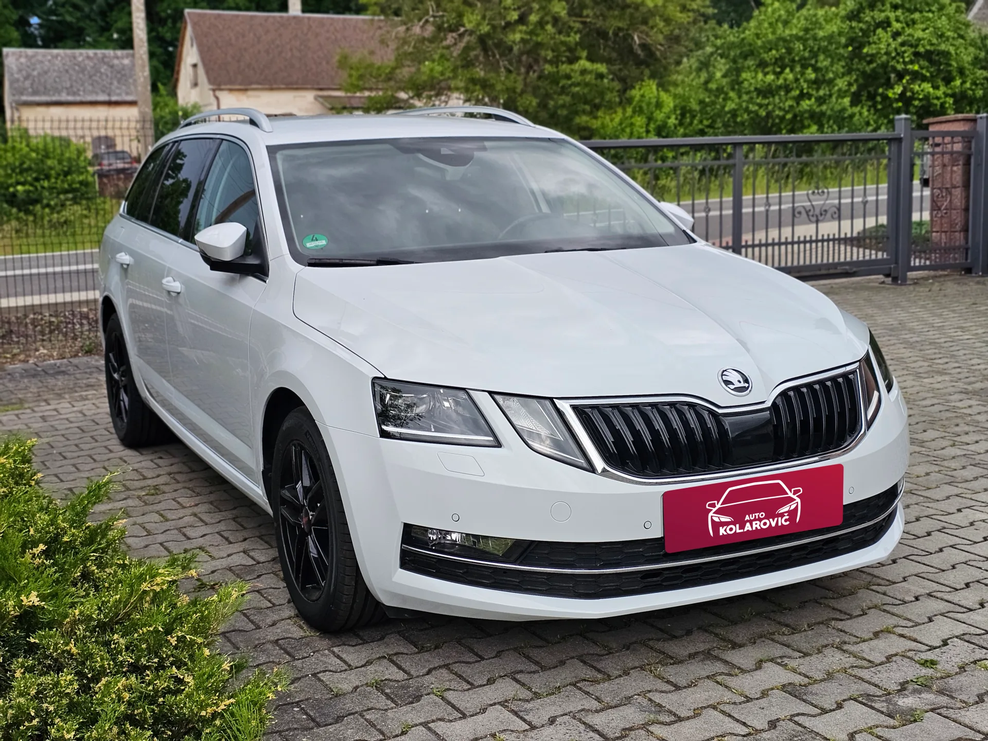 Škoda Octavia III 1.6 TDi Style (2019, Bílá perleť) – fotografie vozidla 3 z 22