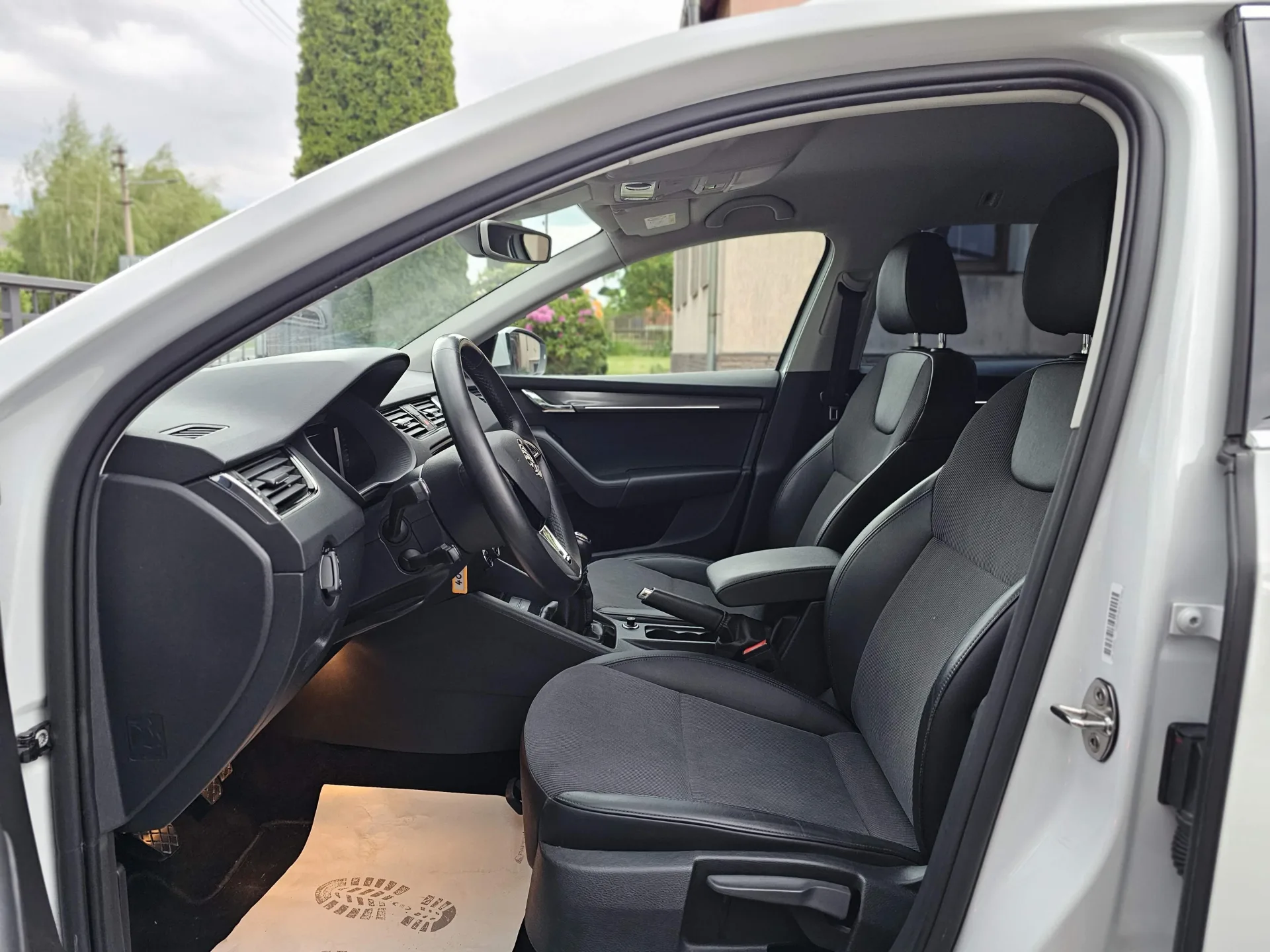 Škoda Octavia III 1.6 TDi Style (2019, Bílá perleť) – fotografie vozidla 9 z 22
