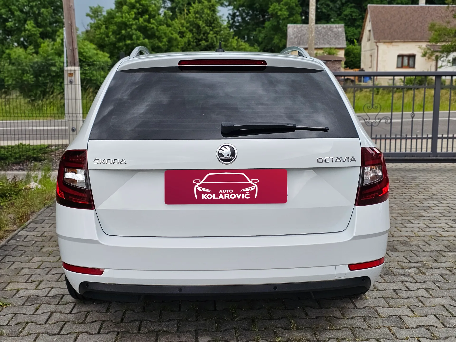 Škoda Octavia III 1.6 TDi Style (2019, Bílá perleť) – fotografie vozidla 5 z 22