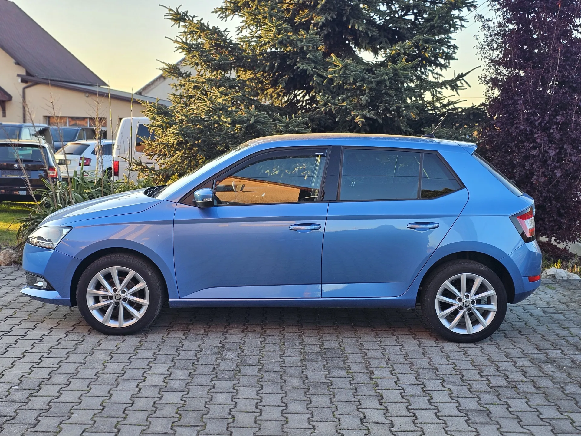 Škoda Fabia III 1.0 MPI Soleil (2019, Modrá metalíza) – fotografie vozidla 8 z 20