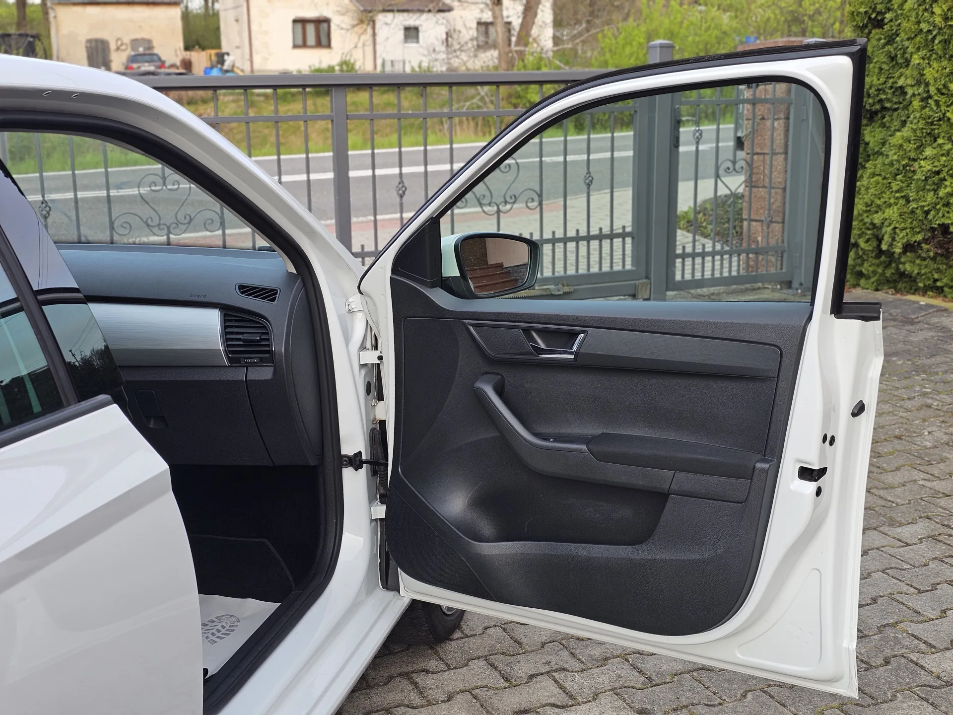 Škoda Fabia III 1.2 TSi 81 kW Drive (2017, Bílá) – fotografie vozidla 16 z 22