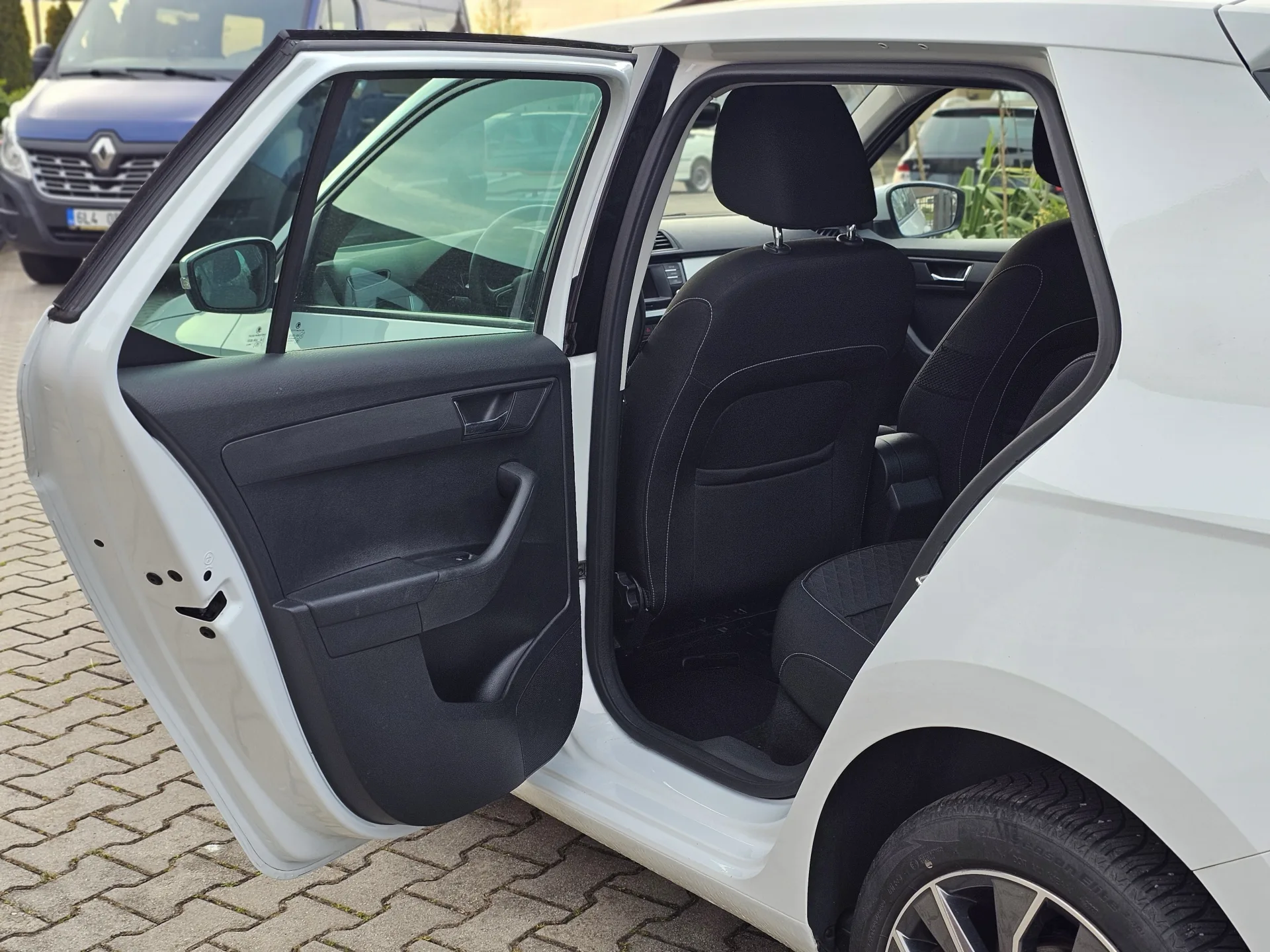 Škoda Fabia III 1.2 TSi 81 kW Drive (2017, Bílá) – fotografie vozidla 17 z 22