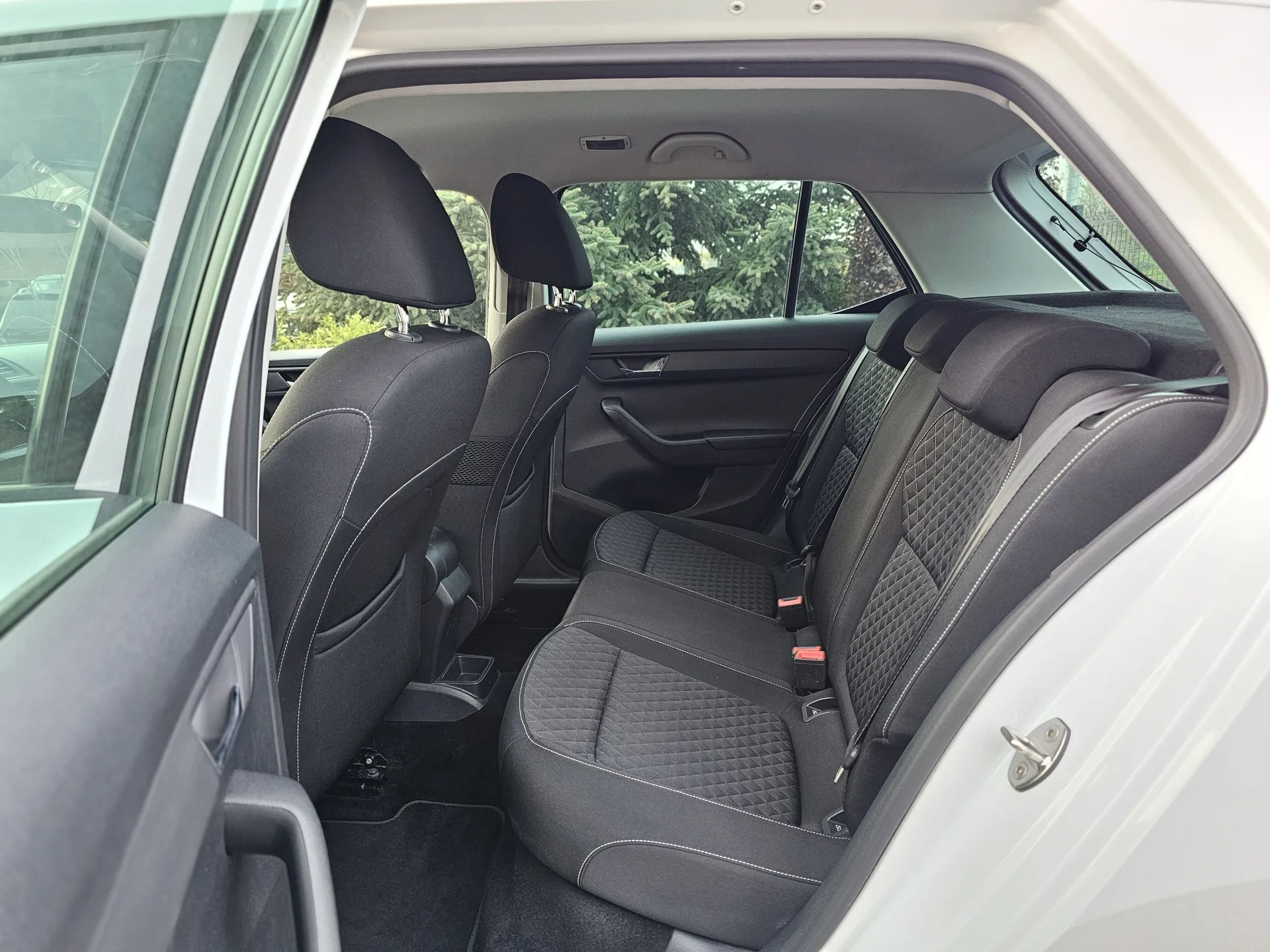 Škoda Fabia III 1.2 TSi 81 kW Drive (2017, Bílá) – fotografie vozidla 18 z 22