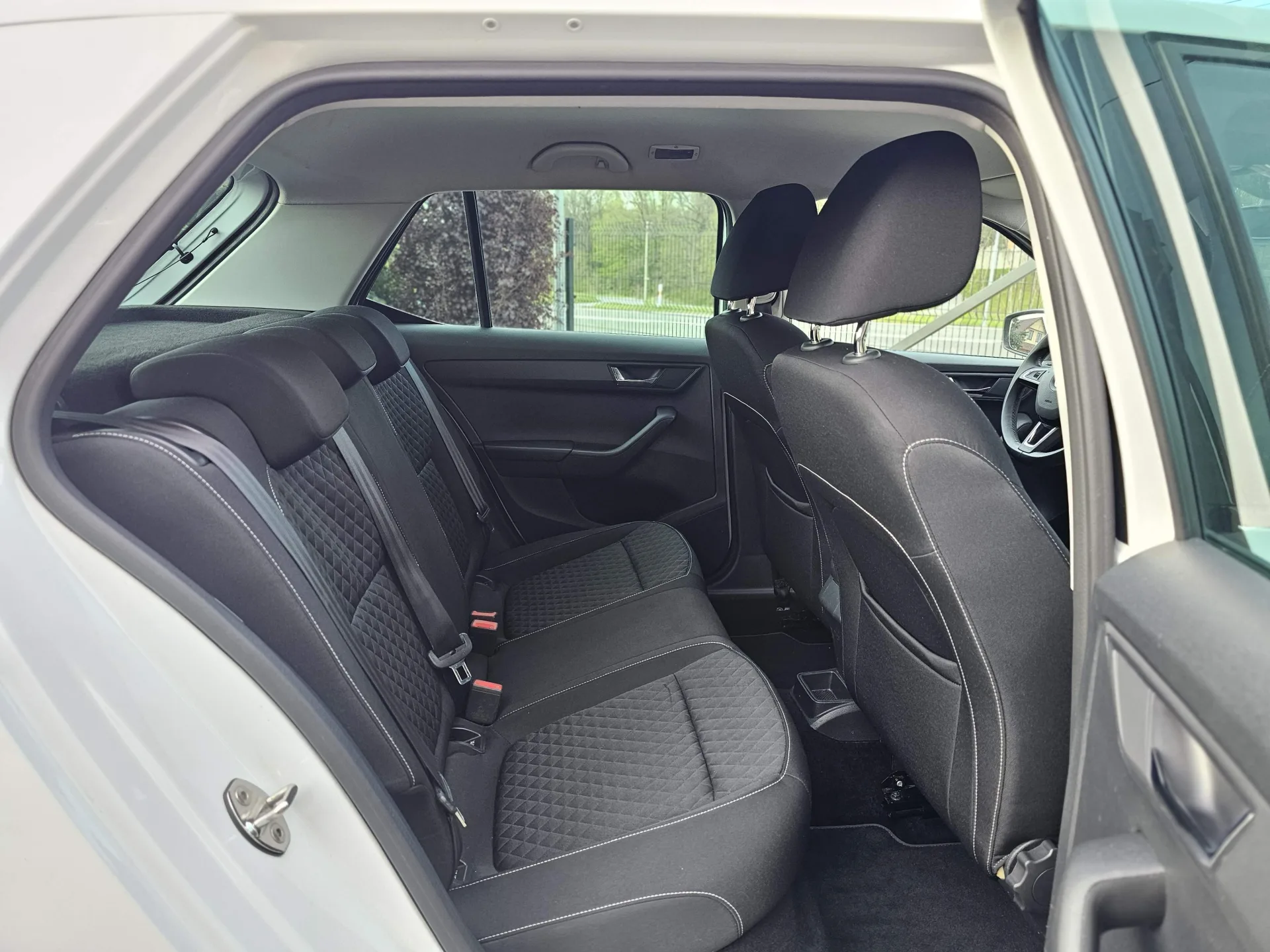 Škoda Fabia III 1.2 TSi 81 kW Drive (2017, Bílá) – fotografie vozidla 19 z 22