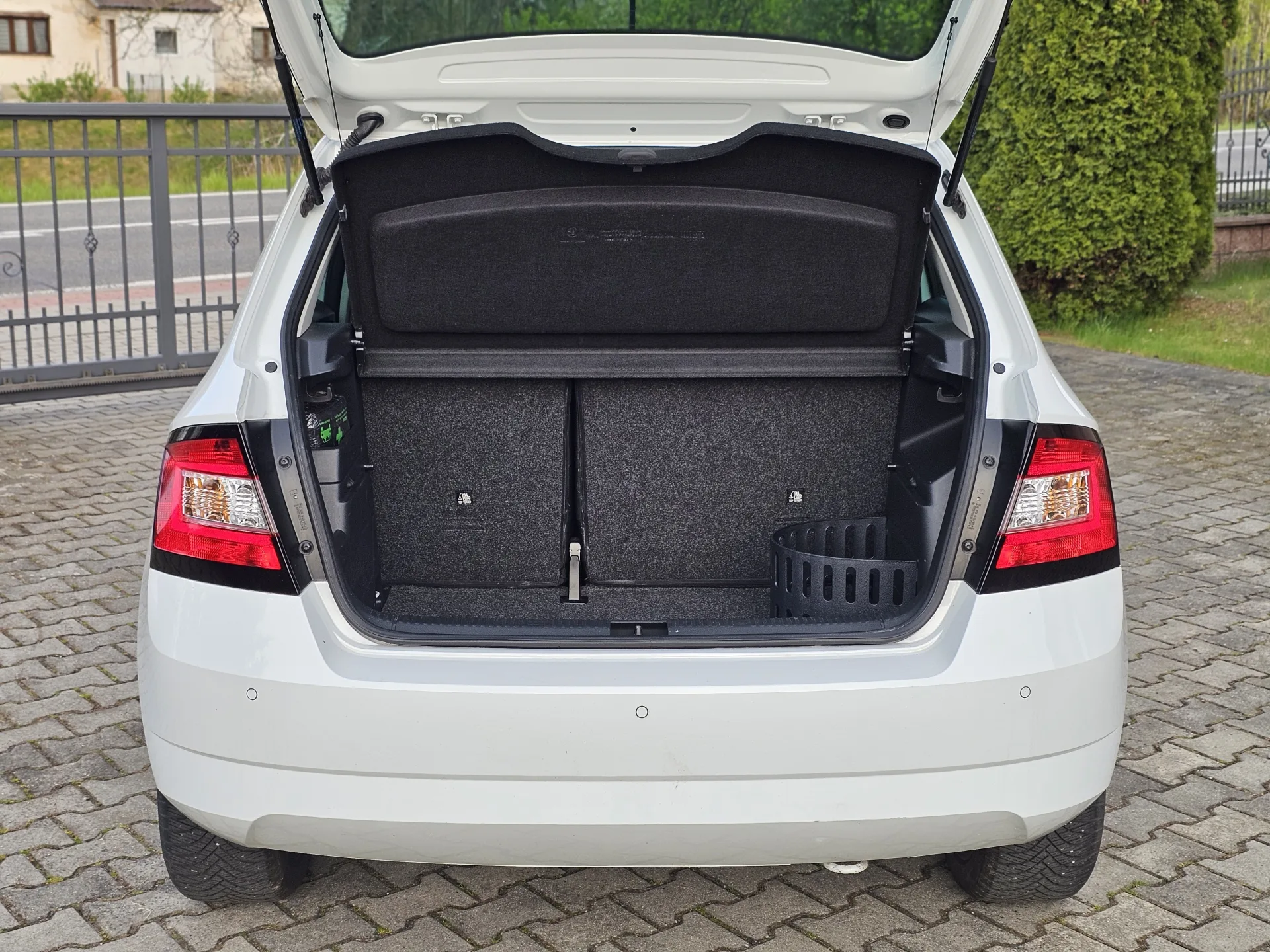 Škoda Fabia III 1.2 TSi 81 kW Drive (2017, Bílá) – fotografie vozidla 21 z 22