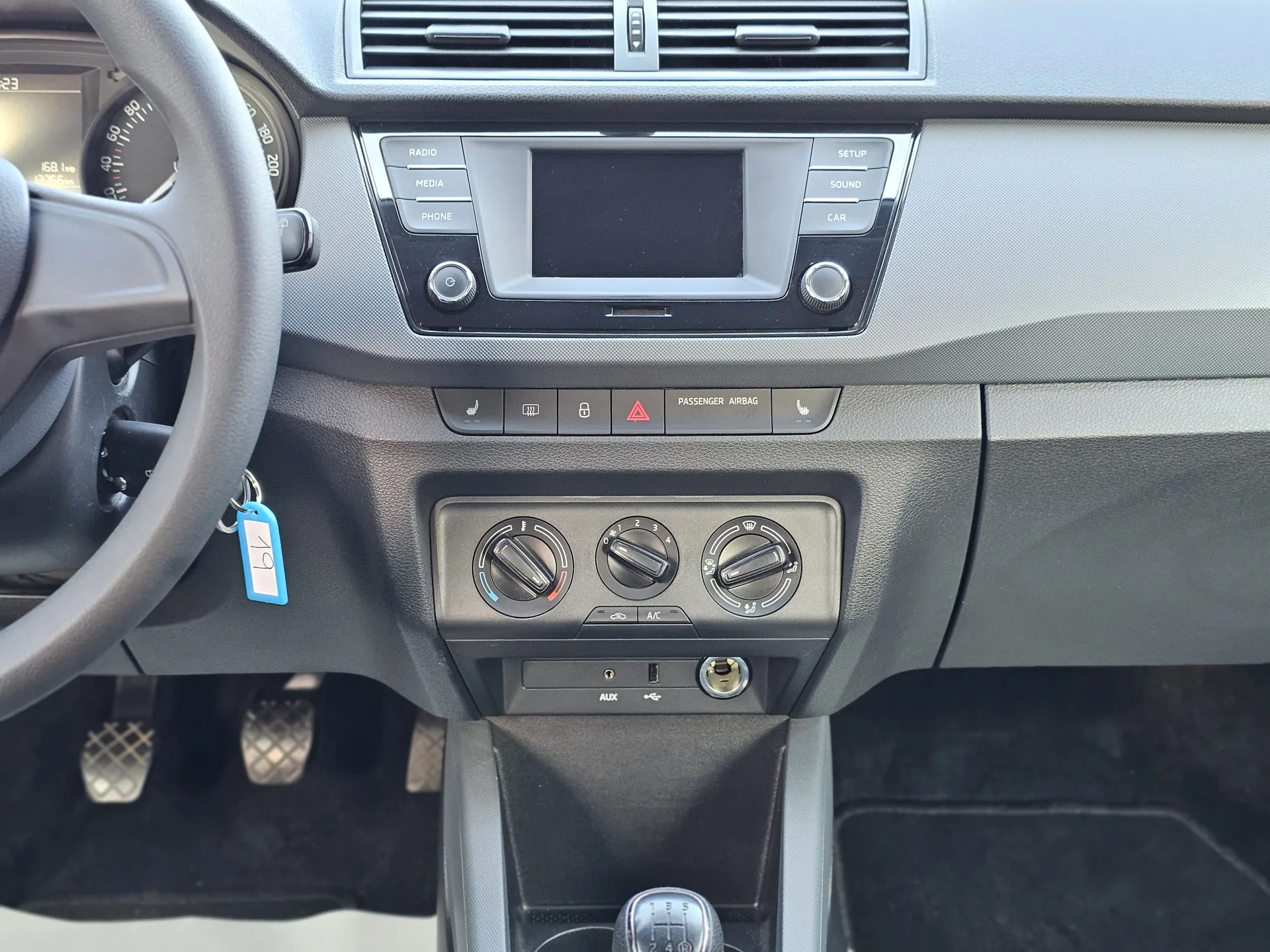 Škoda Fabia III 1.0 MPi Combi Cool Plus (2018, Šedá metalíza) – fotografie vozidla 14 z 23