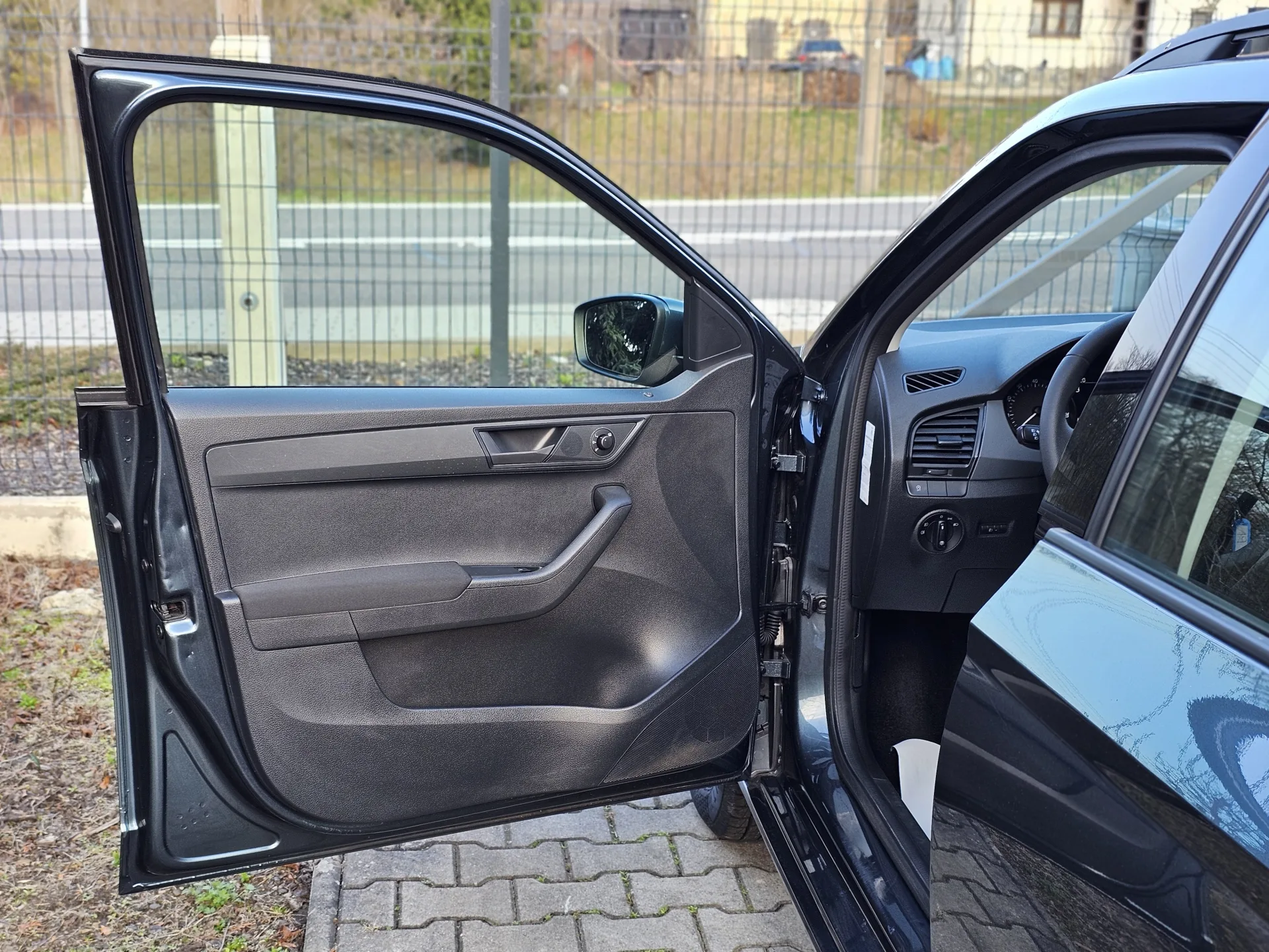 Škoda Fabia III 1.0 MPi Combi Cool Plus (2018, Šedá metalíza) – fotografie vozidla 9 z 23