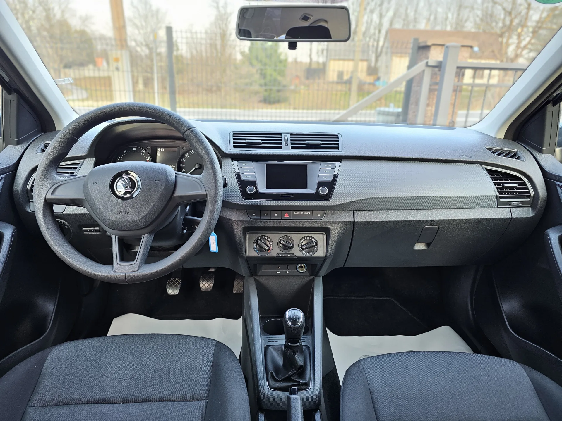 Škoda Fabia III 1.0 MPi Combi Cool Plus (2018, Šedá metalíza) – fotografie vozidla 12 z 23