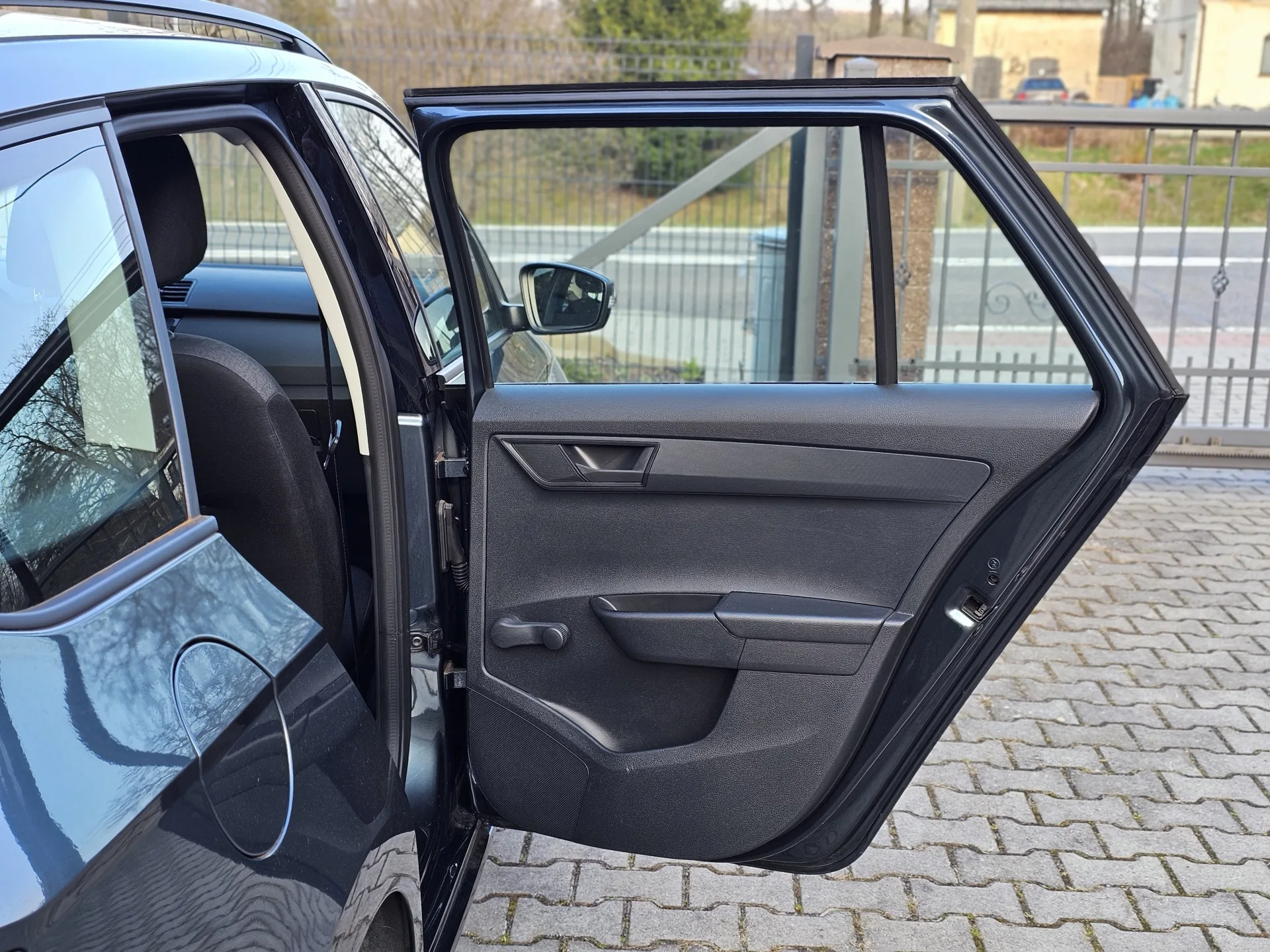 Škoda Fabia III 1.0 MPi Combi Cool Plus (2018, Šedá metalíza) – fotografie vozidla 21 z 23