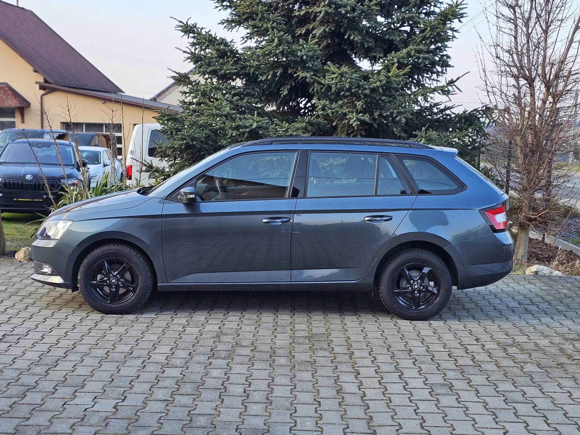 Škoda Fabia III 1.0 MPi Combi Cool Plus (2018, Šedá metalíza) – fotografie vozidla 8 z 23
