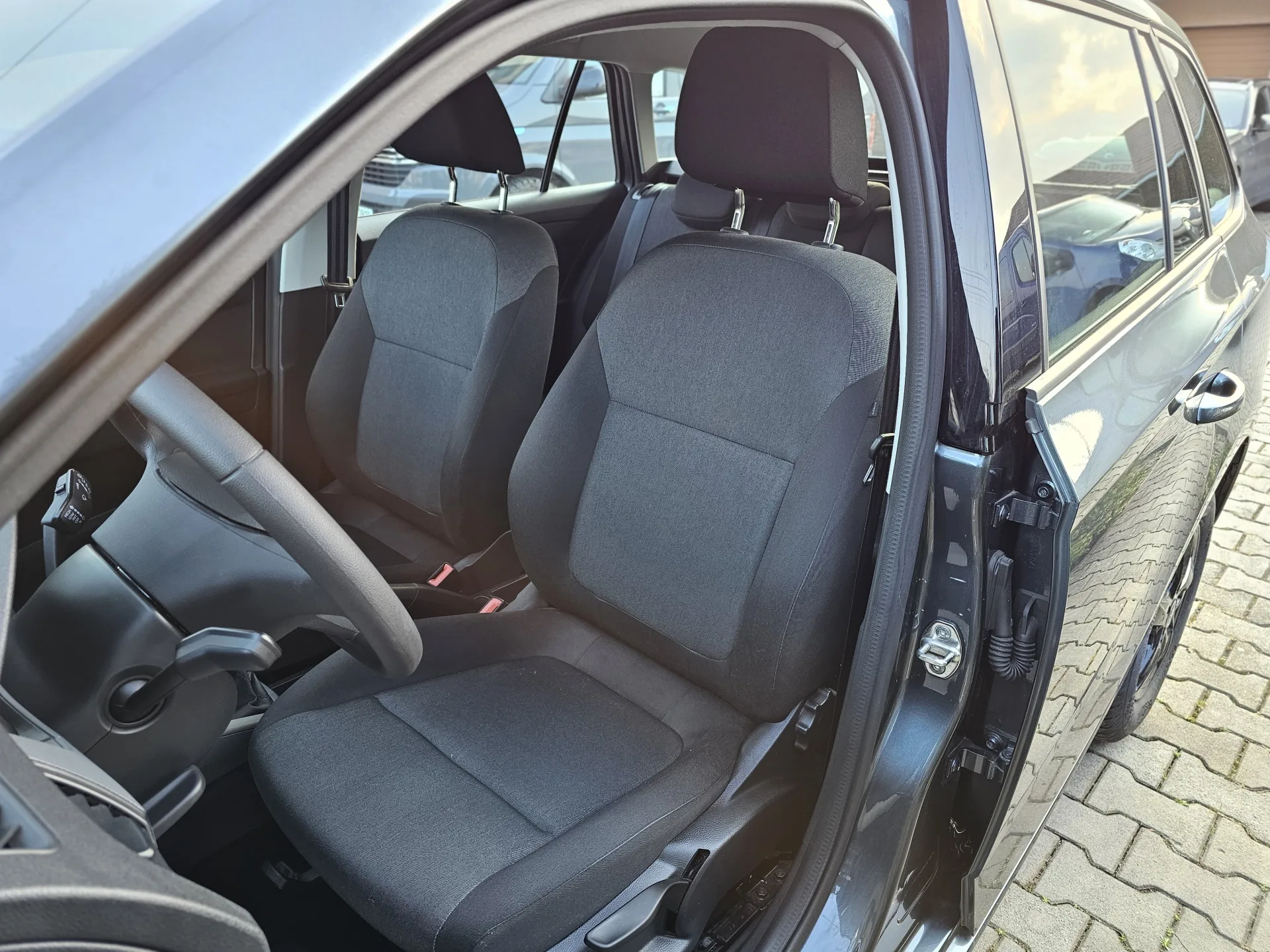 Škoda Fabia III 1.0 MPi Combi Cool Plus (2018, Šedá metalíza) – fotografie vozidla 11 z 23