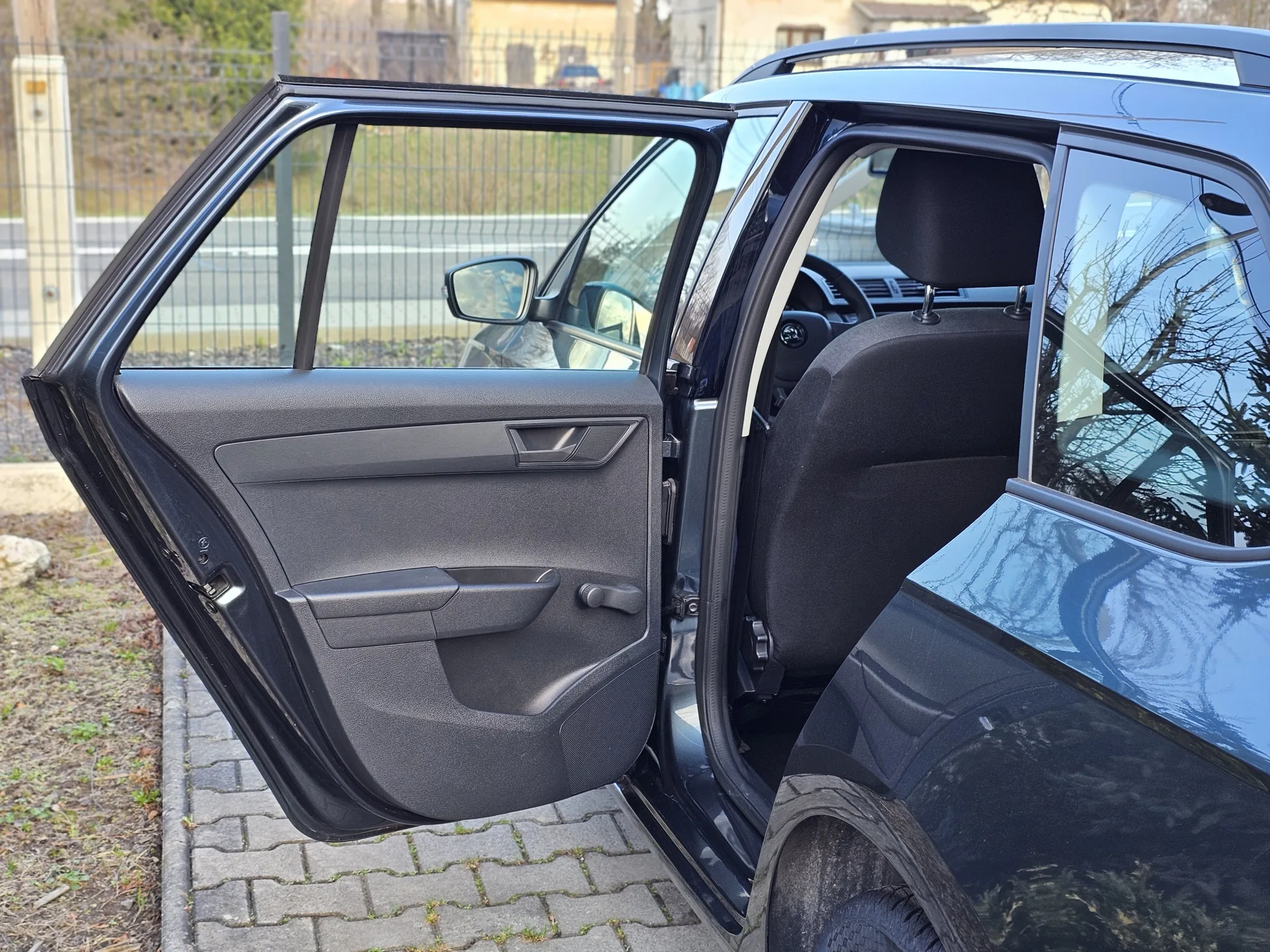 Škoda Fabia III 1.0 MPi Combi Cool Plus (2018, Šedá metalíza) – fotografie vozidla 18 z 23