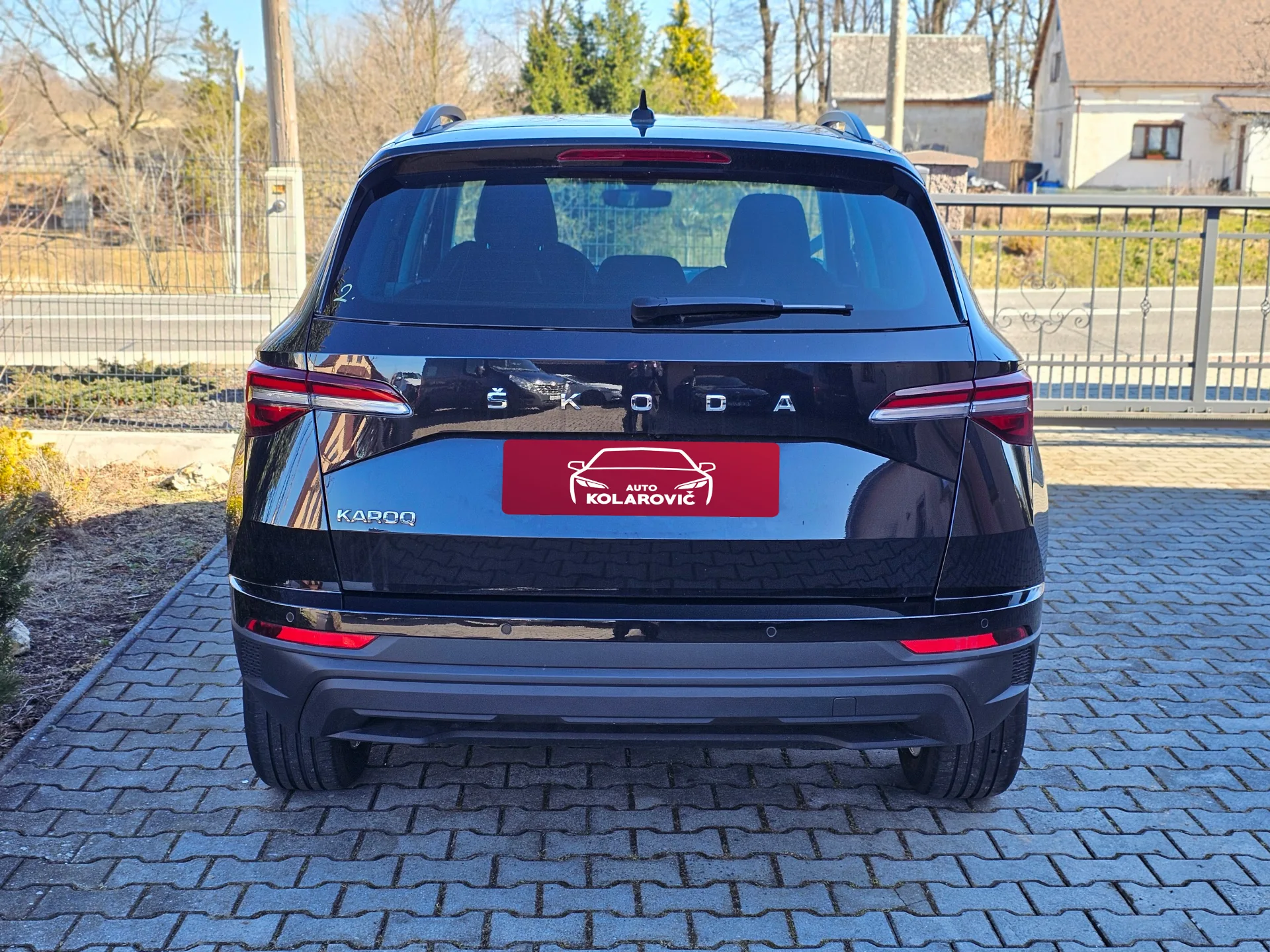 Škoda Karoq 1.5 TSi Tour (2022, Černá) – fotografie vozidla 6 z 25