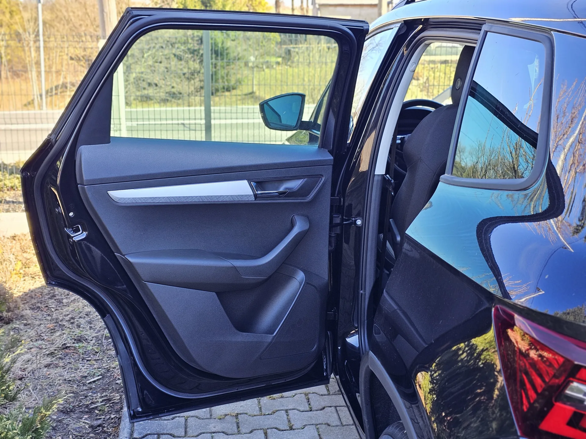 Škoda Karoq 1.5 TSi Tour (2022, Černá) – fotografie vozidla 19 z 25