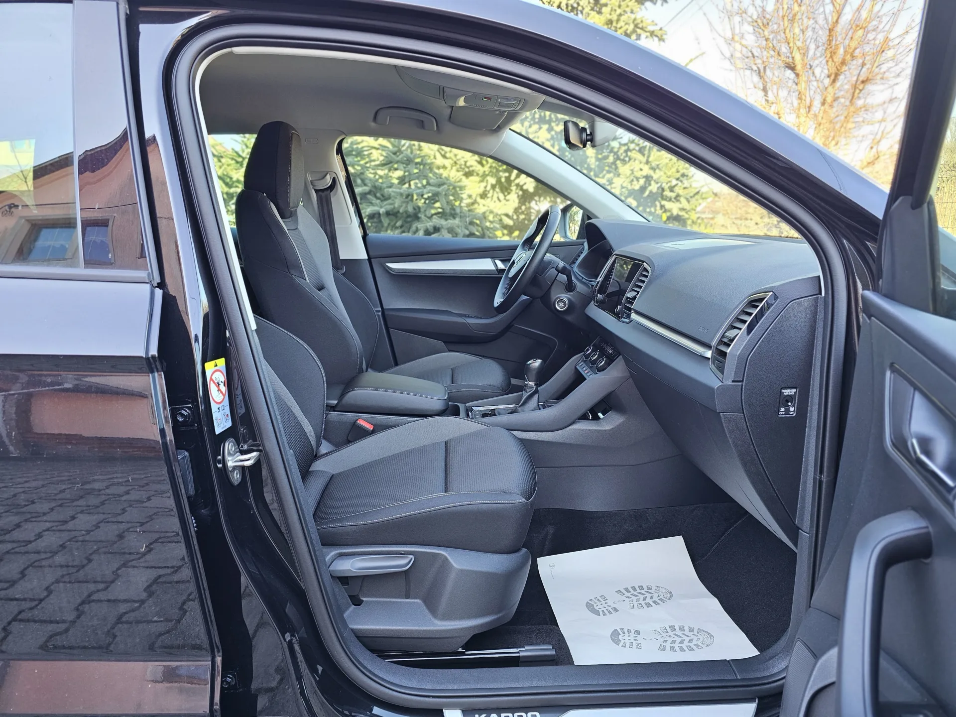 Škoda Karoq 1.5 TSi Tour (2022, Černá) – fotografie vozidla 16 z 25