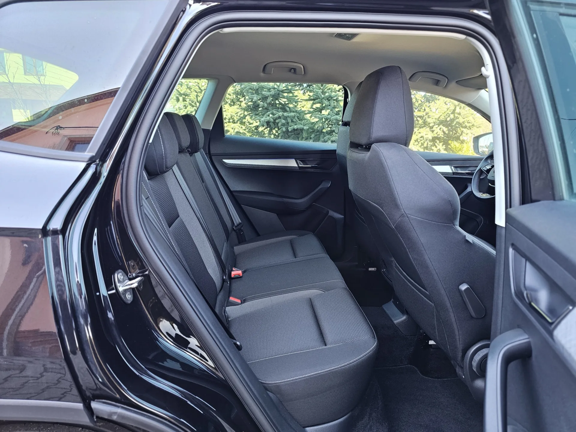 Škoda Karoq 1.5 TSi Tour (2022, Černá) – fotografie vozidla 22 z 25