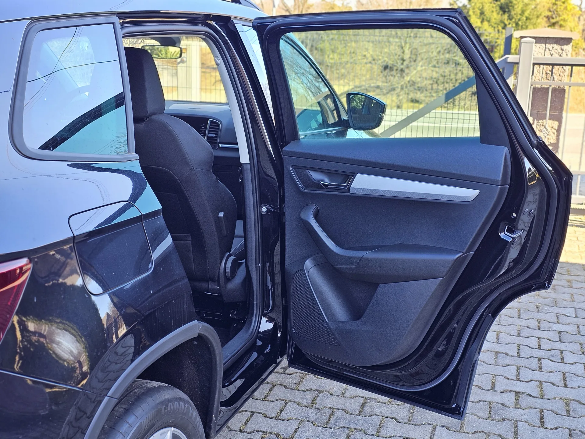 Škoda Karoq 1.5 TSi Tour (2022, Černá) – fotografie vozidla 23 z 25