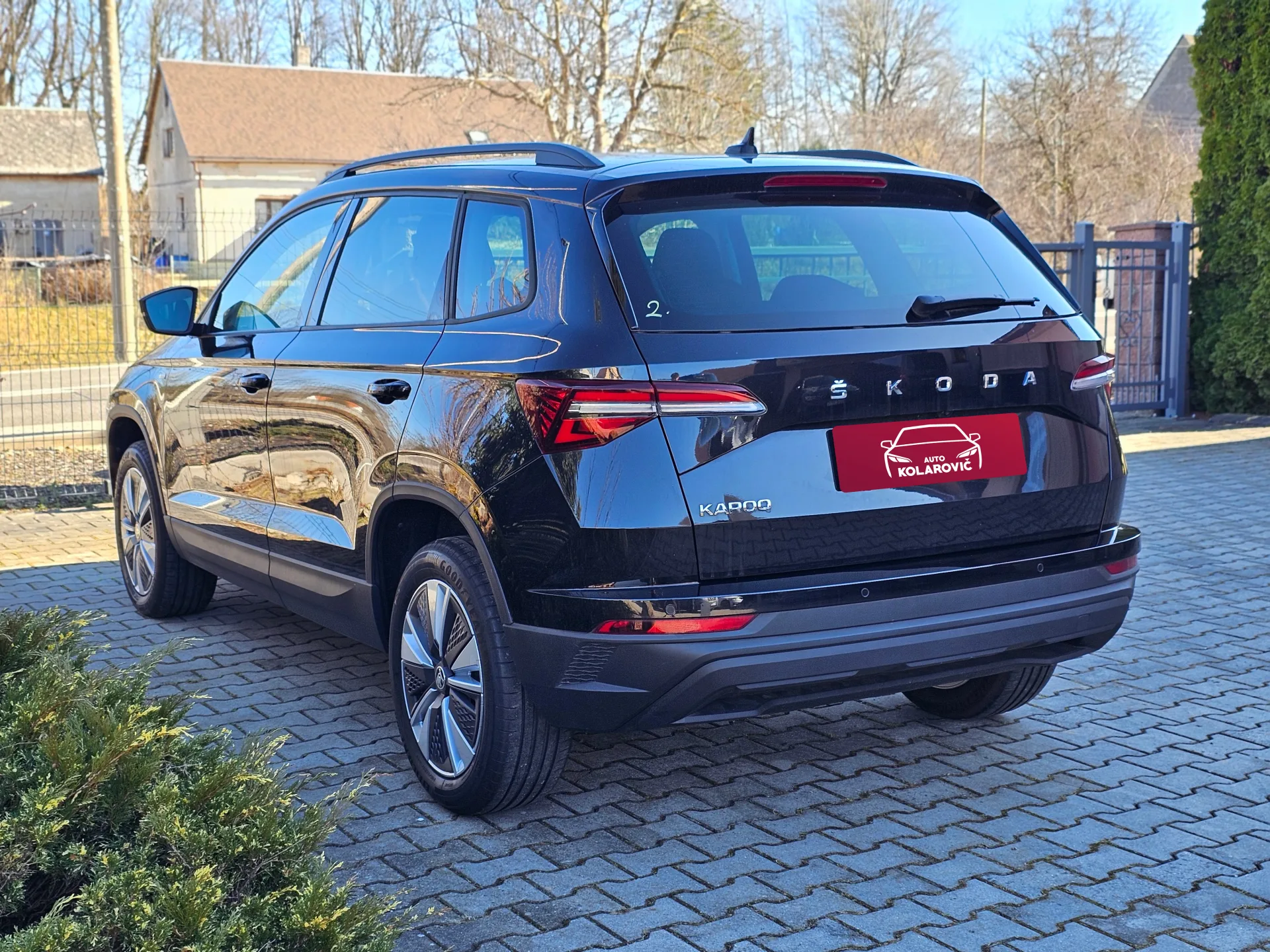 Škoda Karoq 1.5 TSi Tour (2022, Černá) – fotografie vozidla 7 z 25