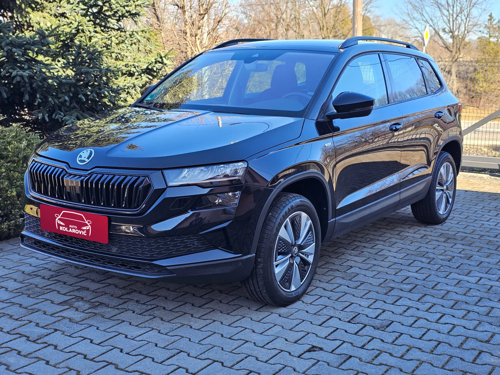 Škoda Karoq 1.5 TSi Tour (2022, Černá) – hlavní fotografie vozidla