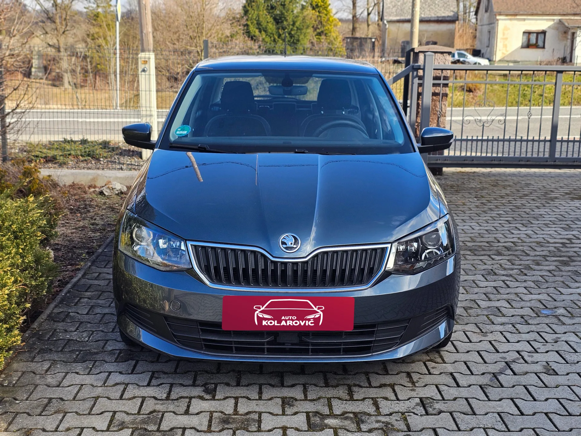 Škoda Fabia III 1.2 TSi (2015, Šedá metalíza) – fotografie vozidla 2 z 23