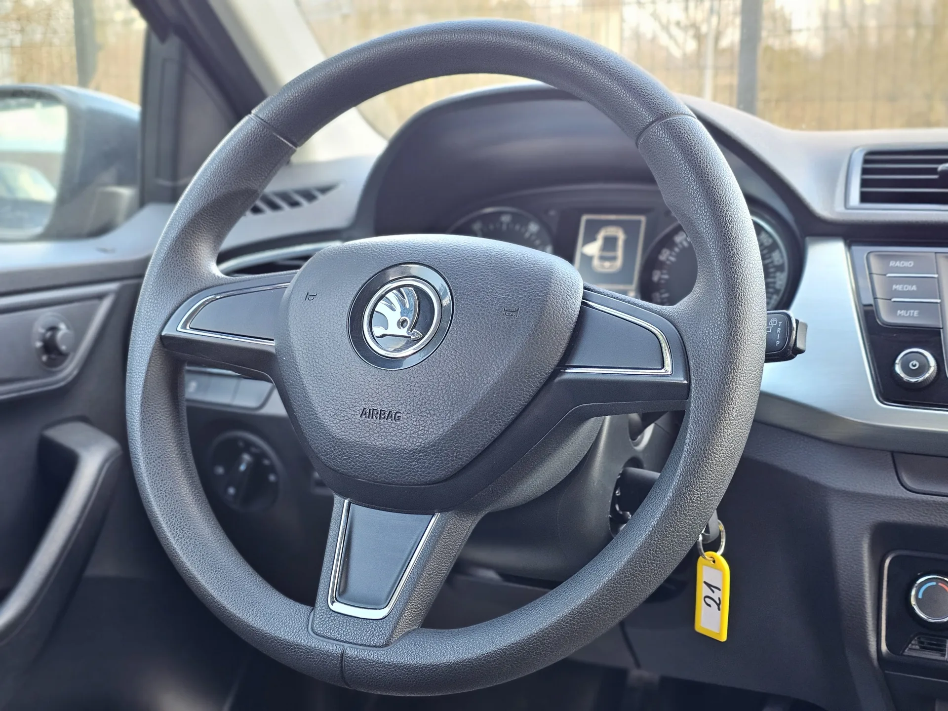 Škoda Fabia III 1.2 TSi (2015, Šedá metalíza) – fotografie vozidla 13 z 23
