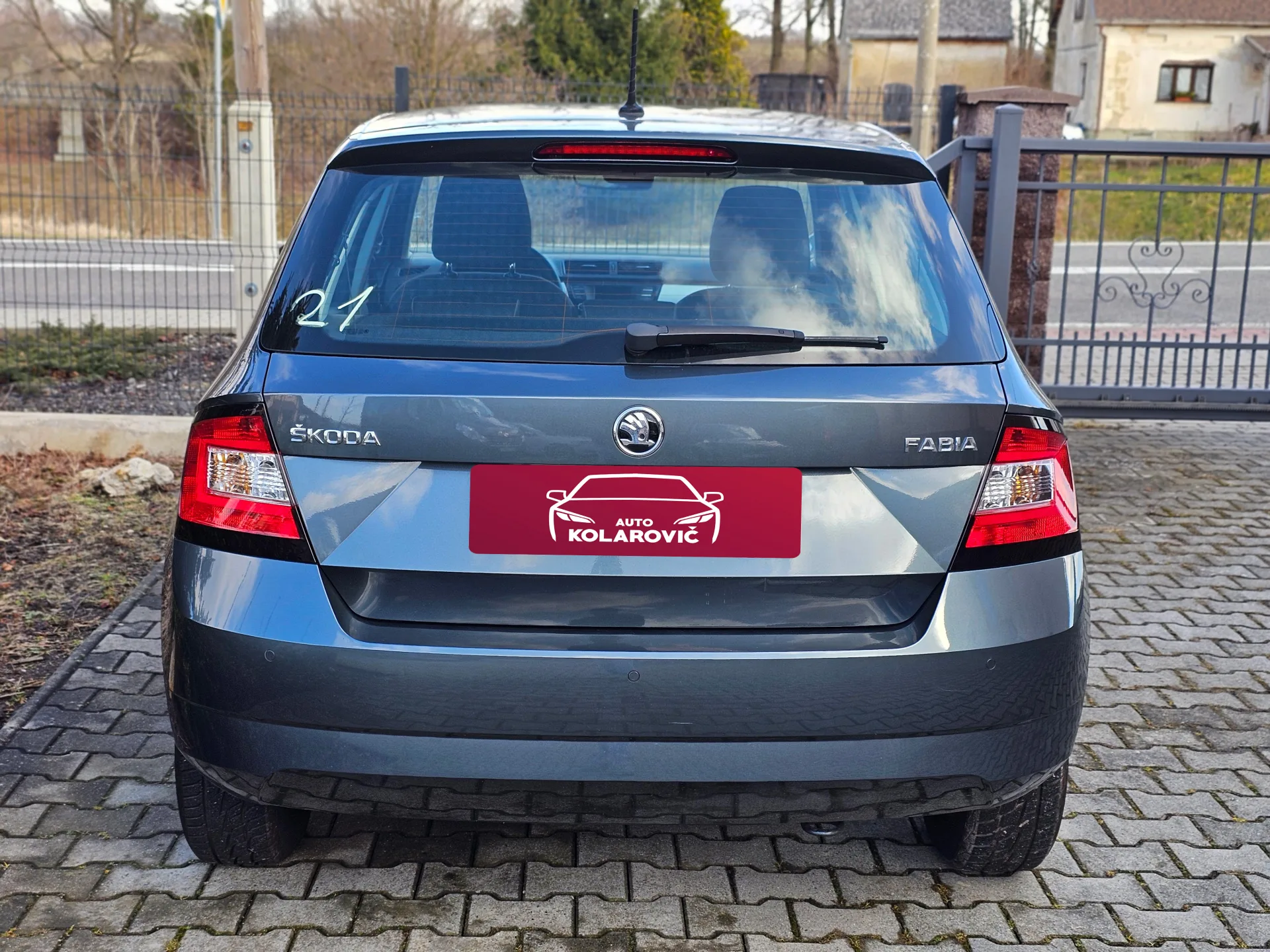 Škoda Fabia III 1.2 TSi (2015, Šedá metalíza) – fotografie vozidla 6 z 23