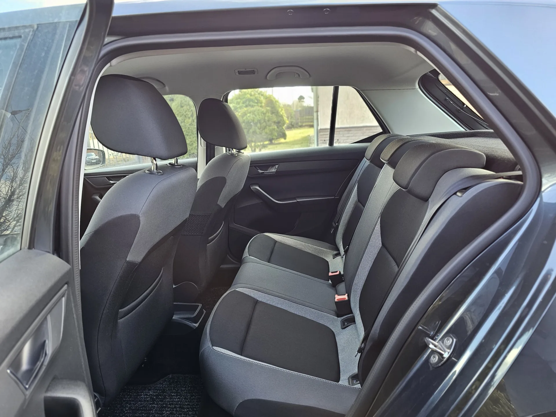 Škoda Fabia III 1.2 TSi (2015, Šedá metalíza) – fotografie vozidla 20 z 23