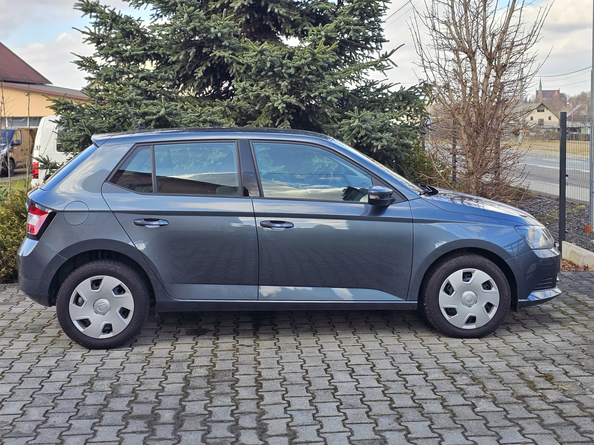 Škoda Fabia III 1.2 TSi (2015, Šedá metalíza) – fotografie vozidla 4 z 23