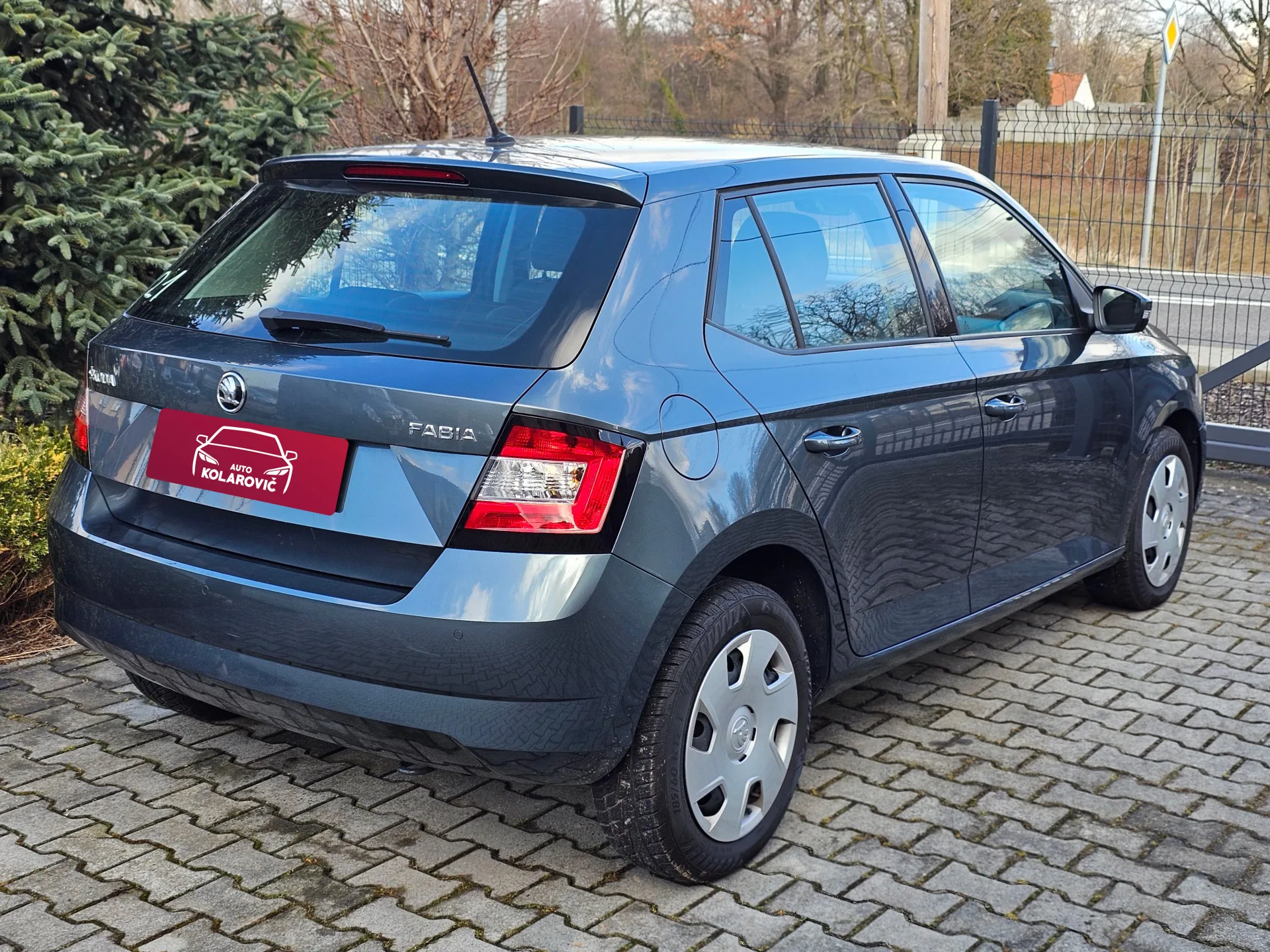 Škoda Fabia III 1.2 TSi (2015, Šedá metalíza) – fotografie vozidla 5 z 23