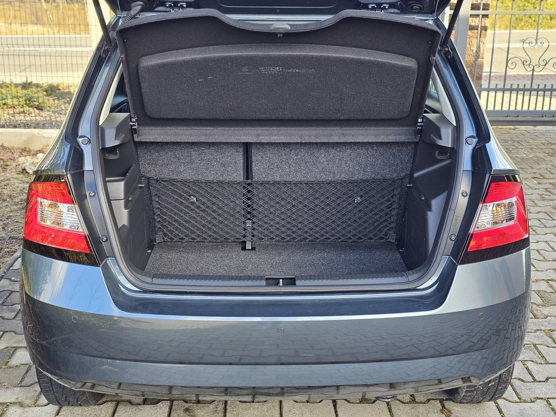 Škoda Fabia III 1.2 TSi (2015, Šedá metalíza) – fotografie vozidla 22 z 23