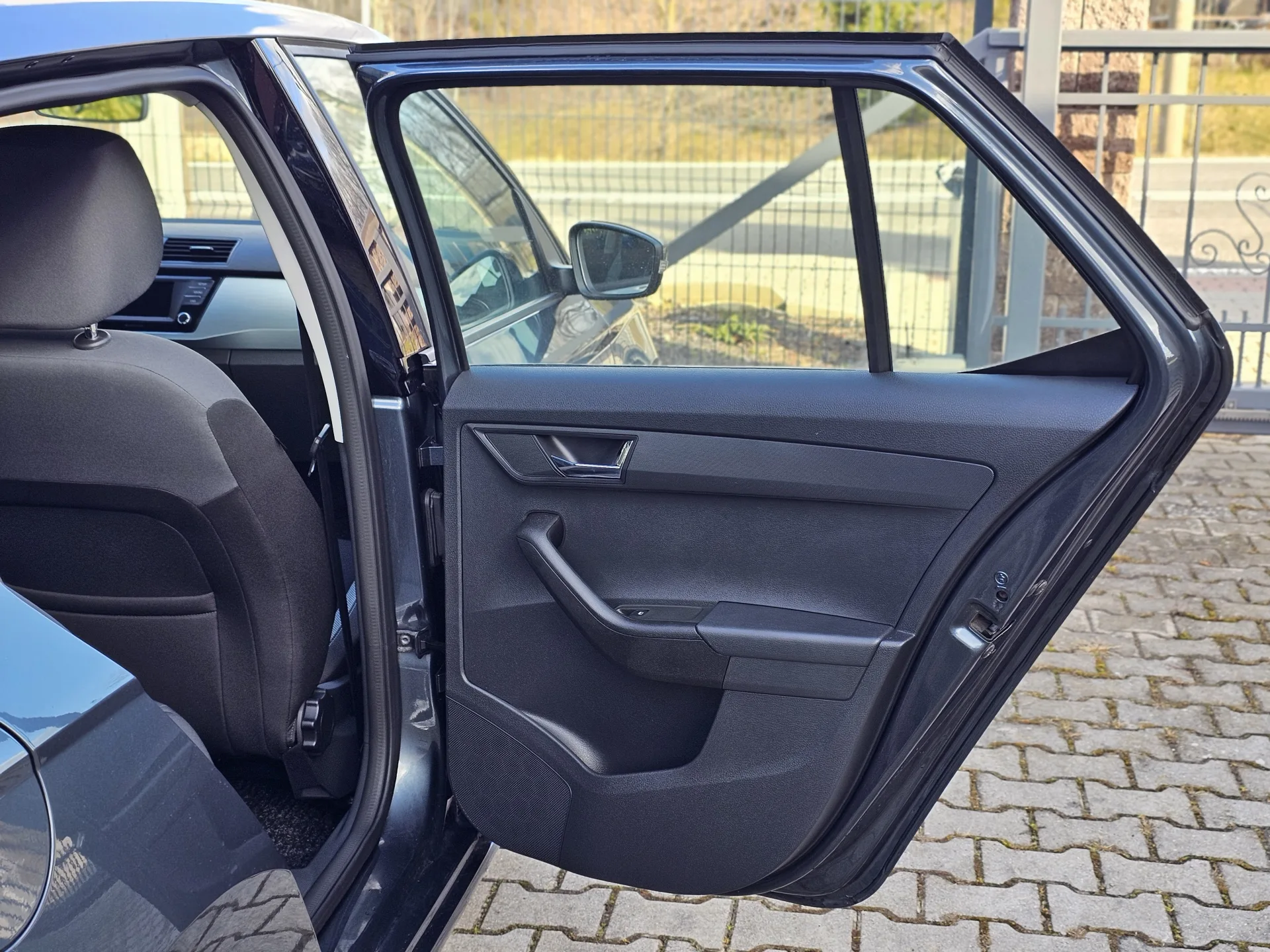 Škoda Fabia III 1.2 TSi (2015, Šedá metalíza) – fotografie vozidla 21 z 23