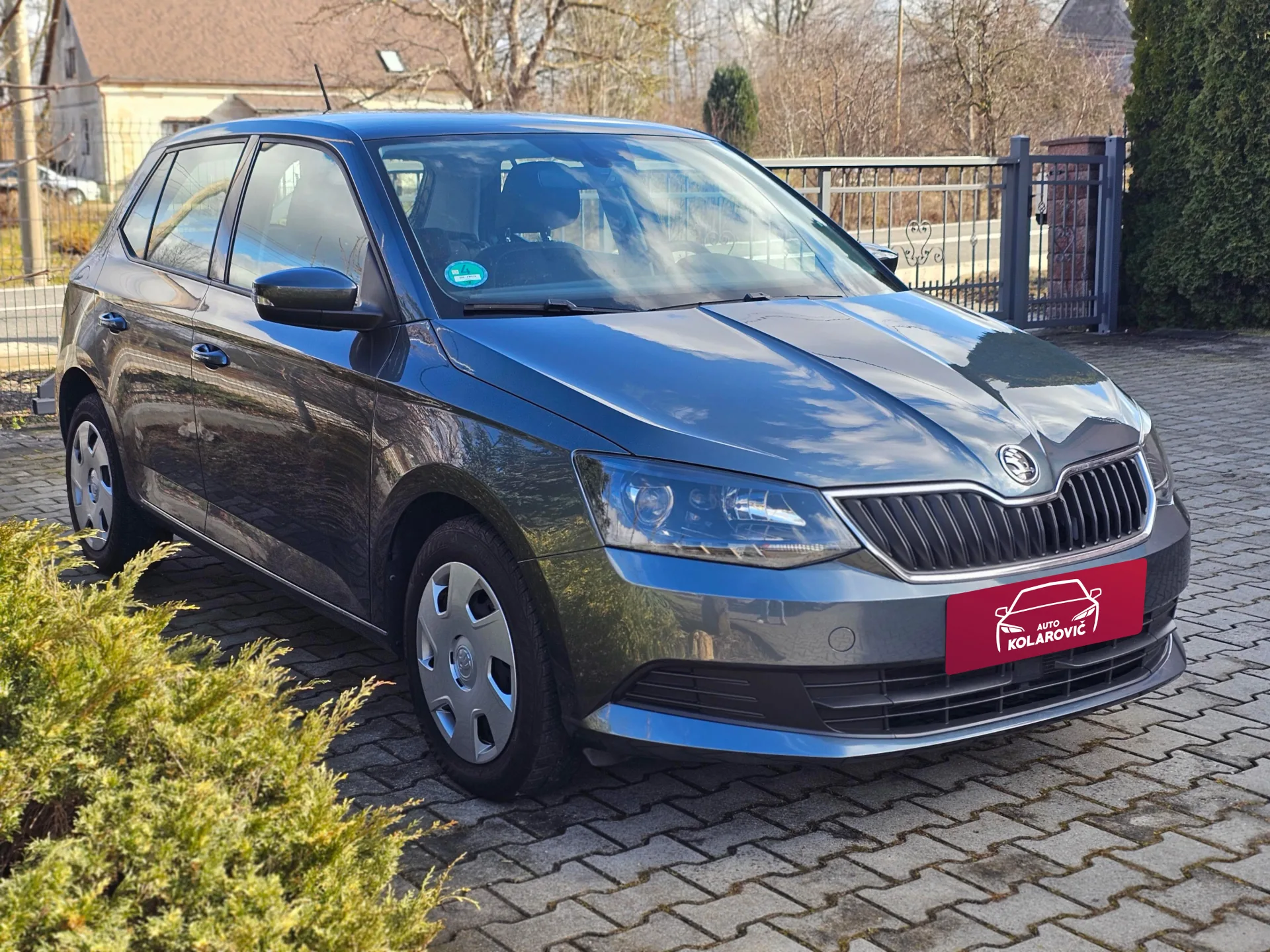 Škoda Fabia III 1.2 TSi (2015, Šedá metalíza) – fotografie vozidla 3 z 23
