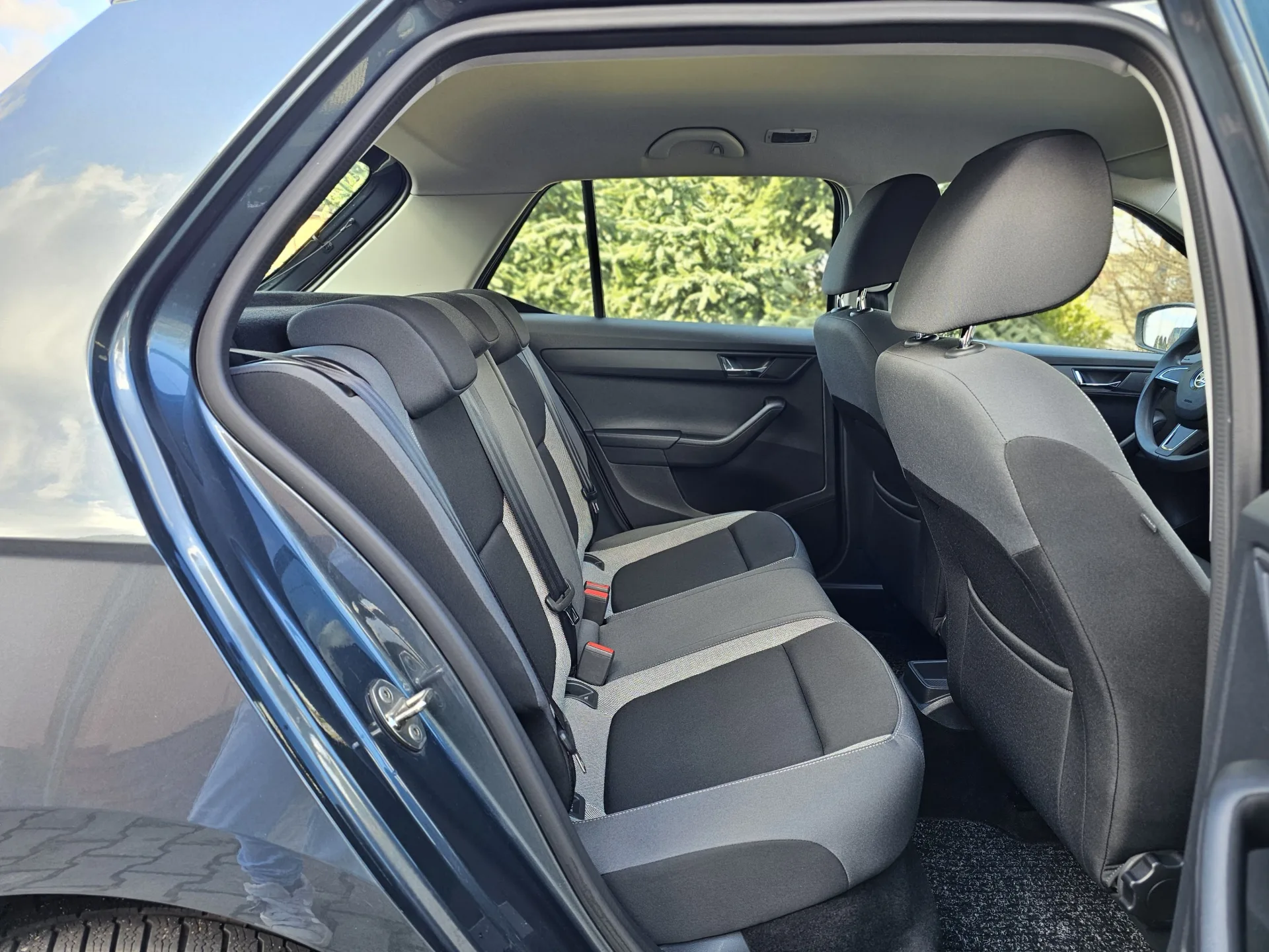 Škoda Fabia III 1.2 TSi (2015, Šedá metalíza) – fotografie vozidla 19 z 23