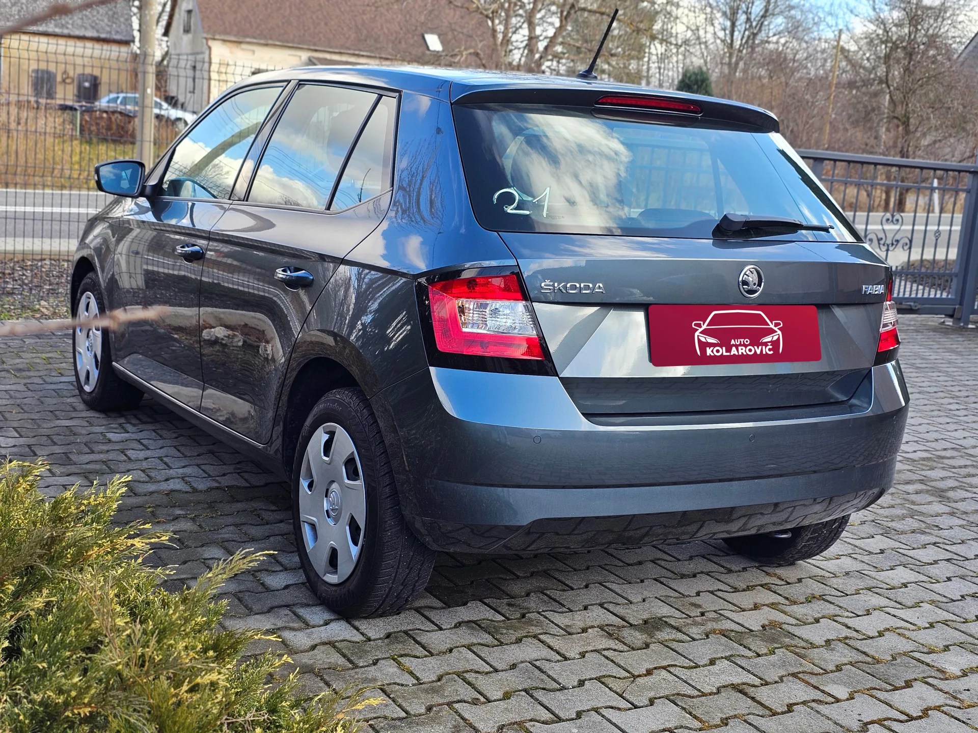 Škoda Fabia III 1.2 TSi (2015, Šedá metalíza) – fotografie vozidla 7 z 23