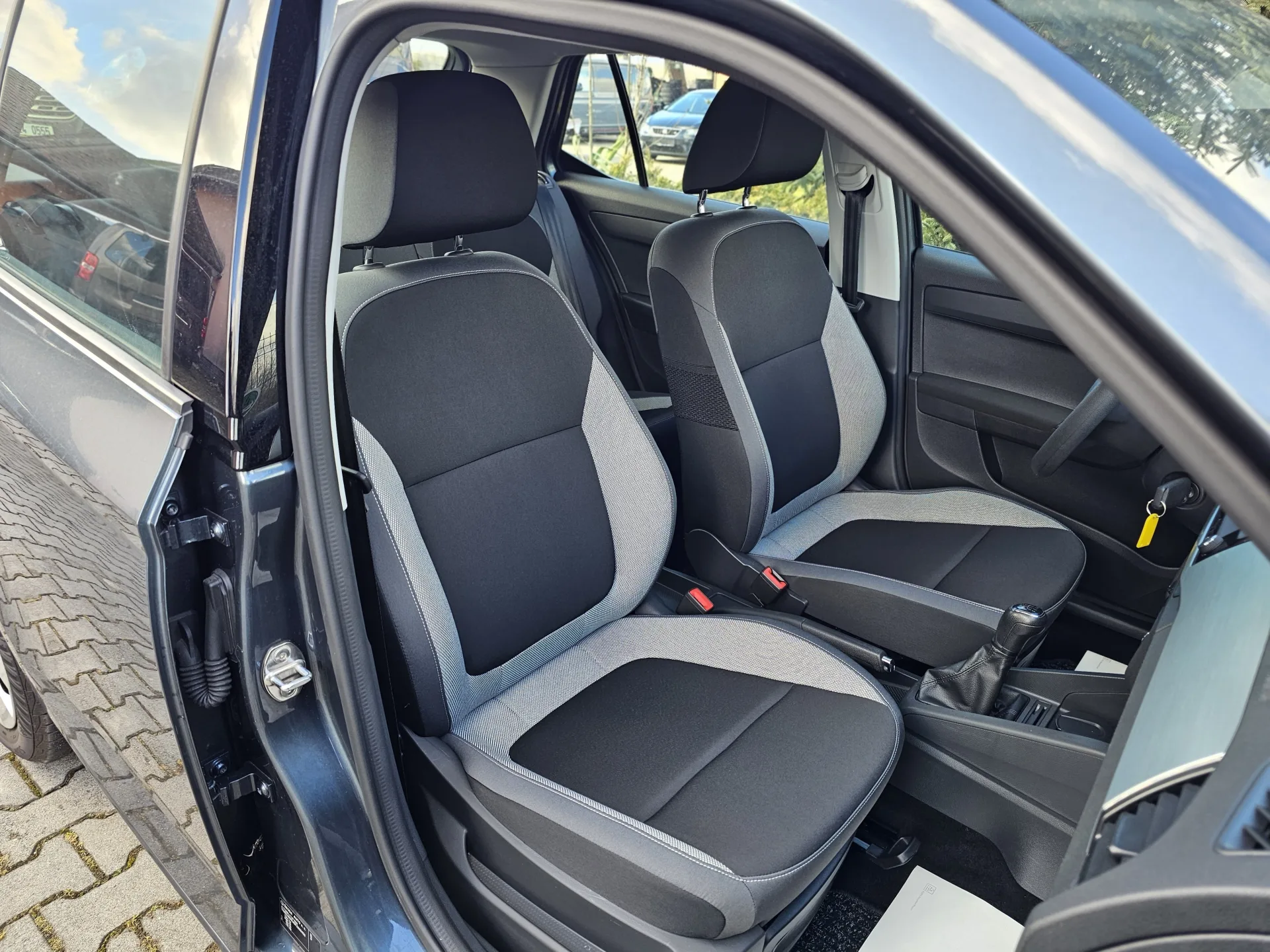 Škoda Fabia III 1.2 TSi (2015, Šedá metalíza) – fotografie vozidla 16 z 23