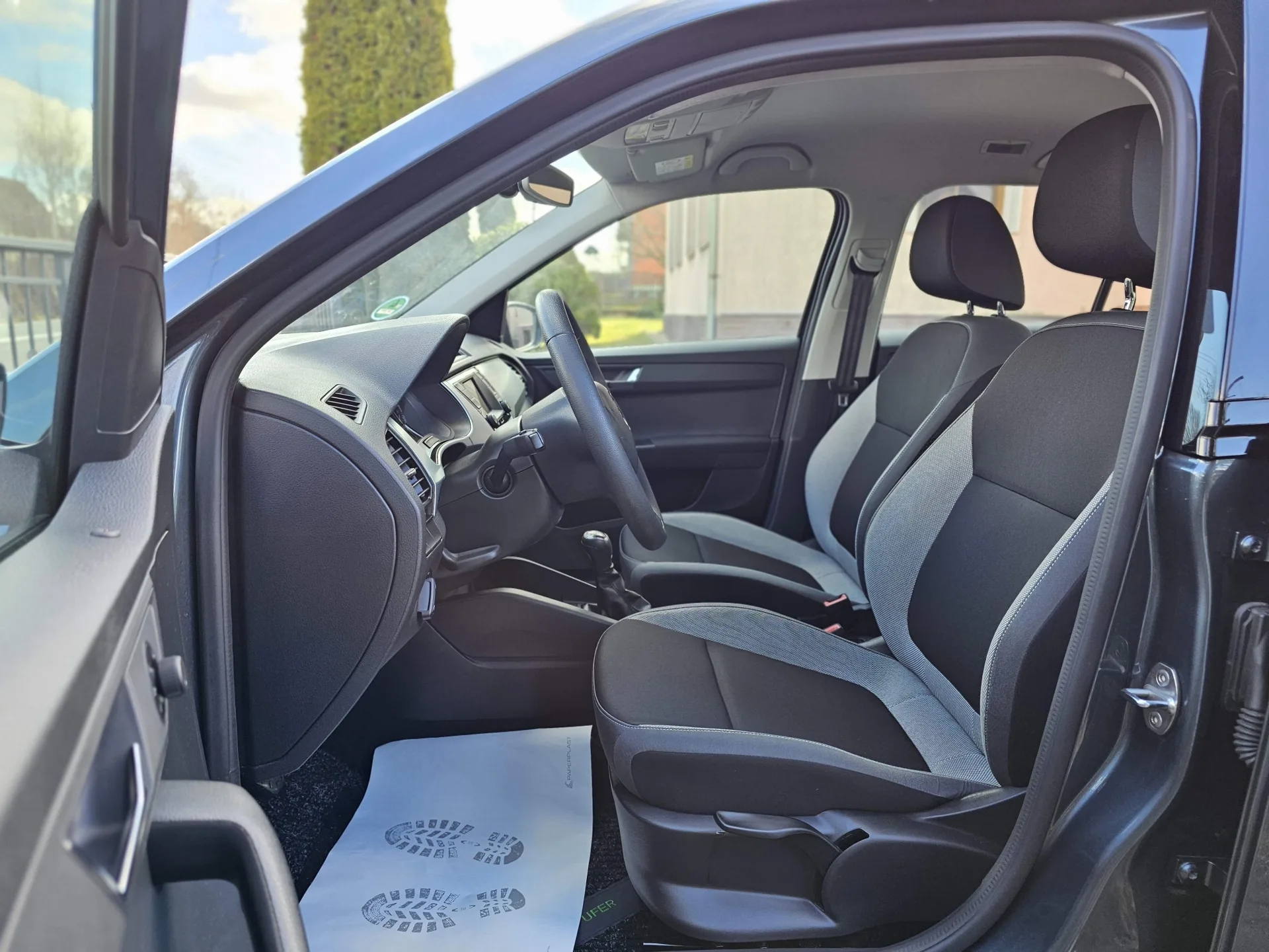 Škoda Fabia III 1.2 TSi (2015, Šedá metalíza) – fotografie vozidla 10 z 23