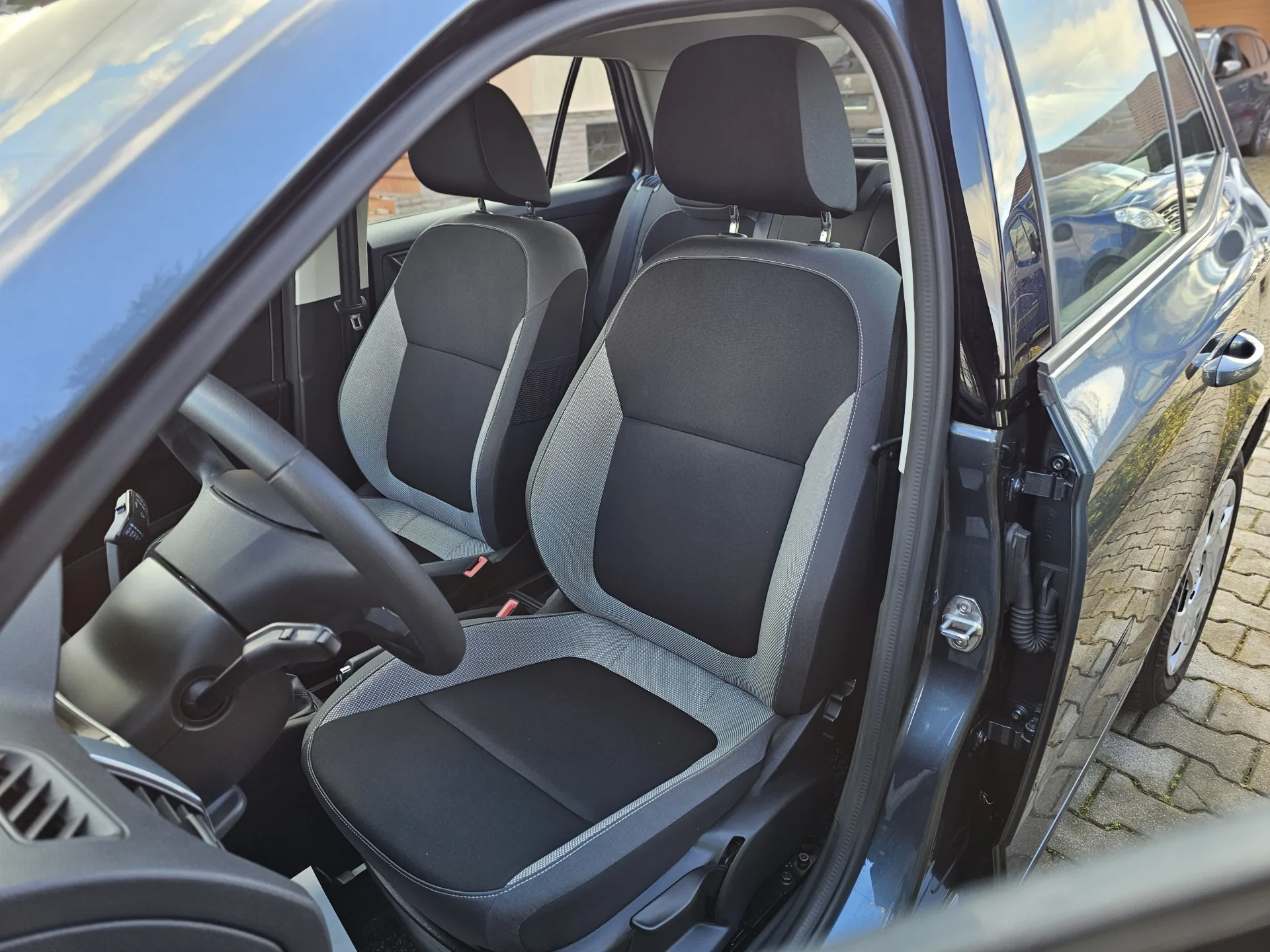 Škoda Fabia III 1.2 TSi (2015, Šedá metalíza) – fotografie vozidla 11 z 23