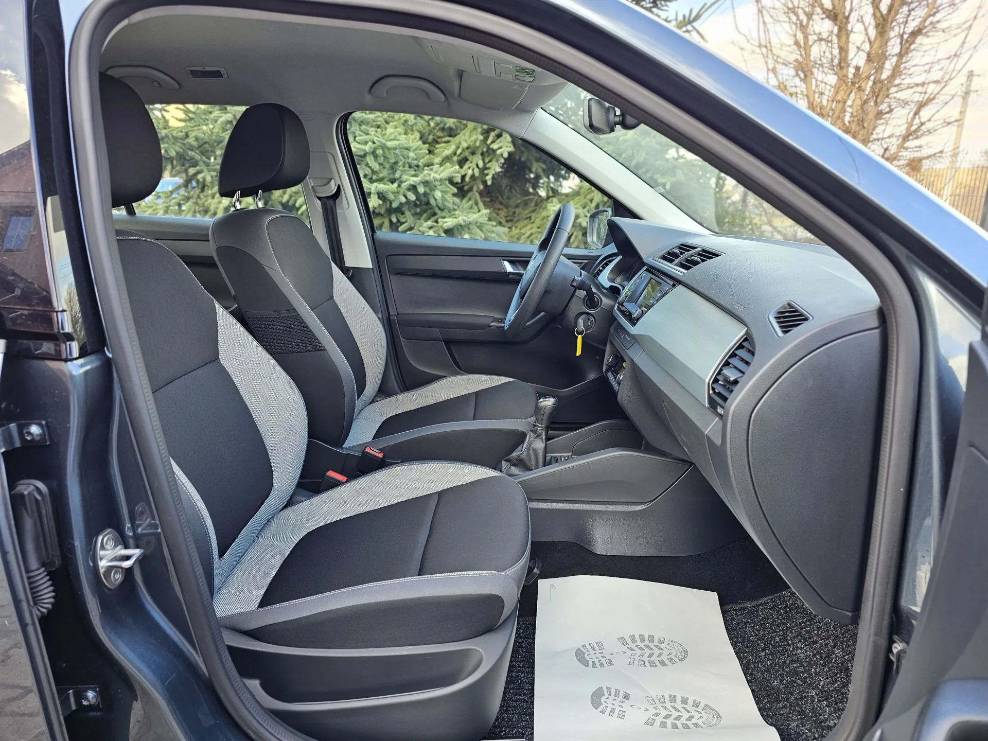 Škoda Fabia III 1.2 TSi (2015, Šedá metalíza) – fotografie vozidla 15 z 23