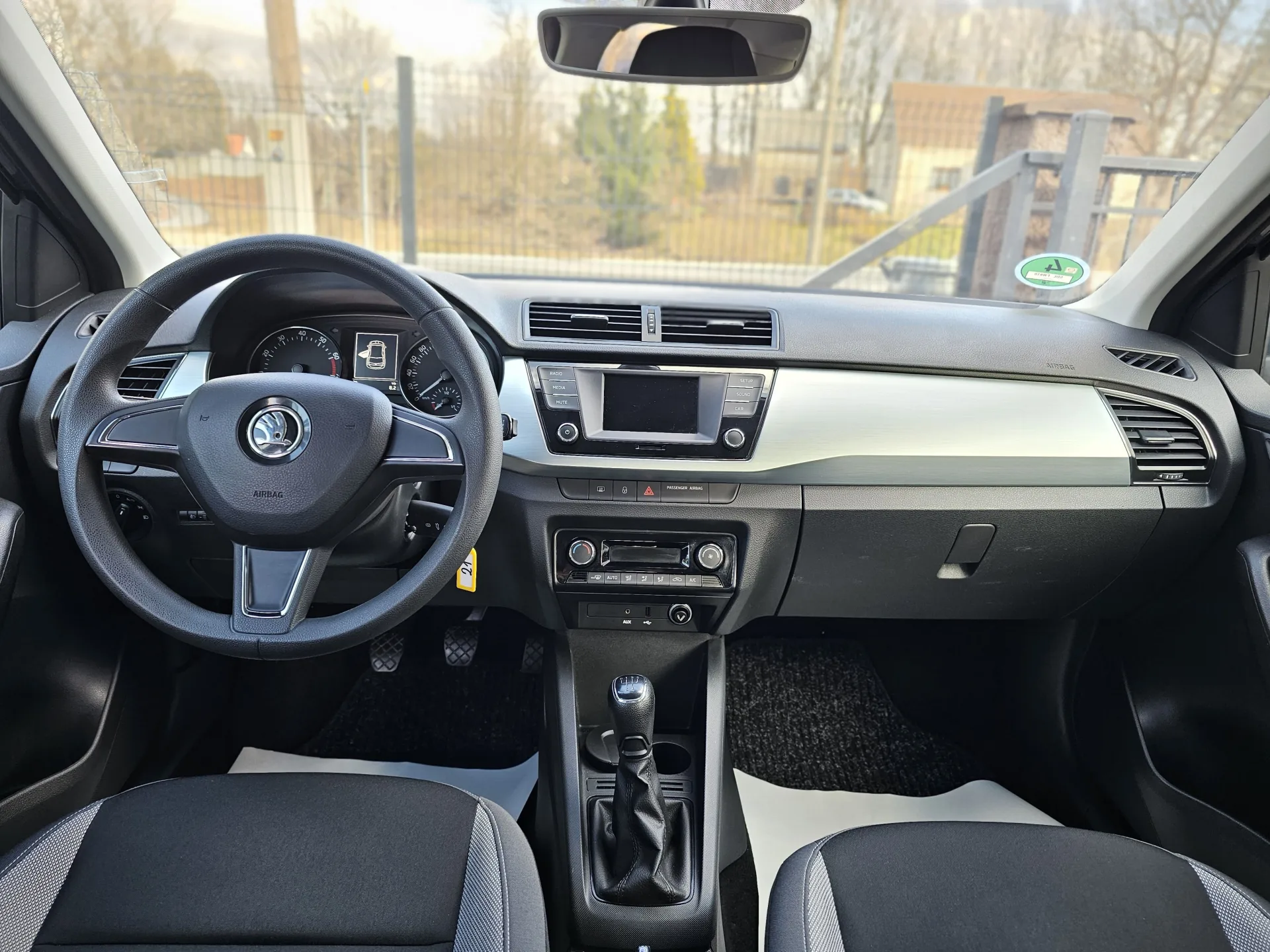 Škoda Fabia III 1.2 TSi (2015, Šedá metalíza) – fotografie vozidla 12 z 23