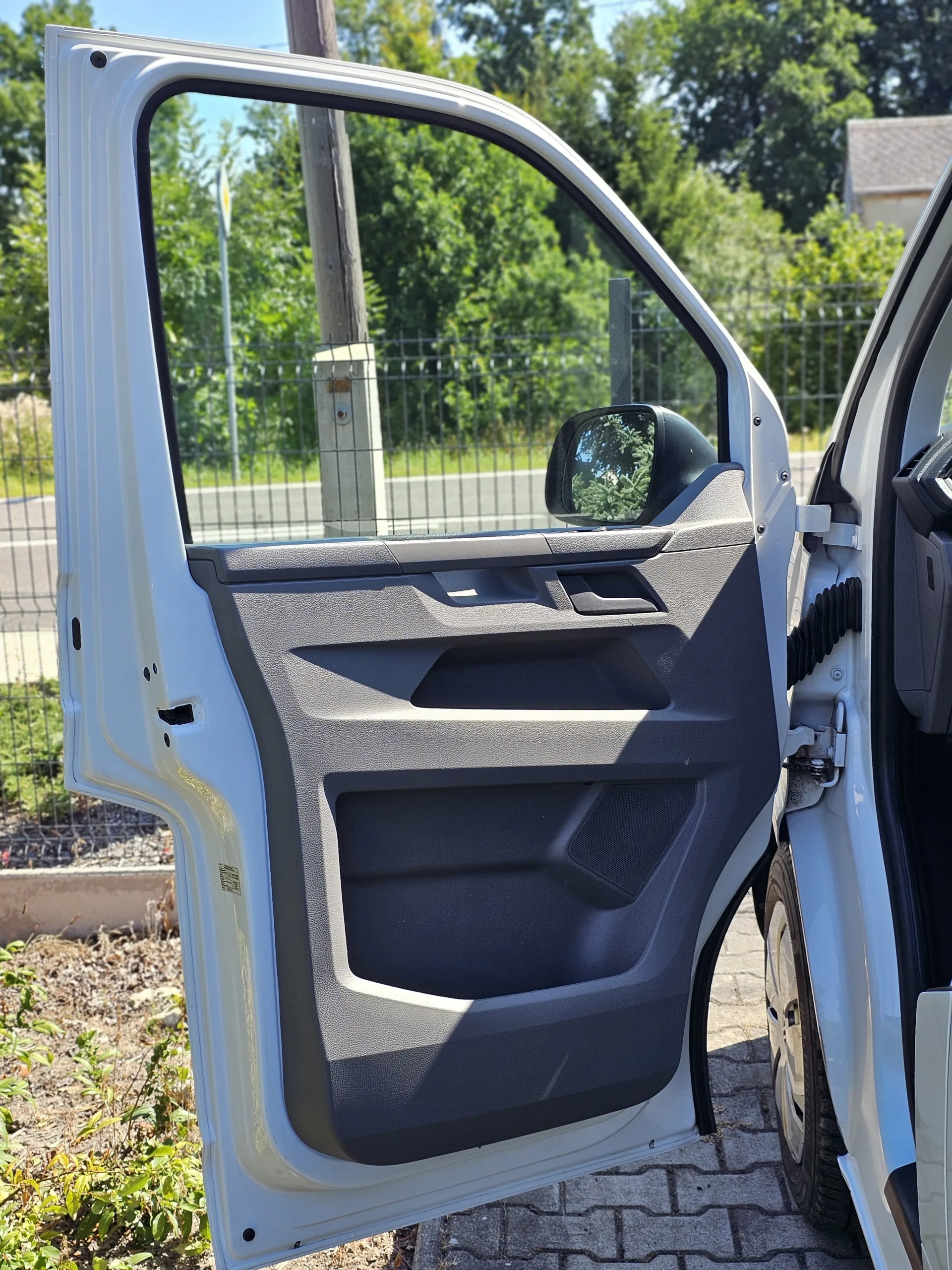 Volkswagen Transporter 2.0 TDi Long (2022, Bílá) – fotografie vozidla 9 z 24
