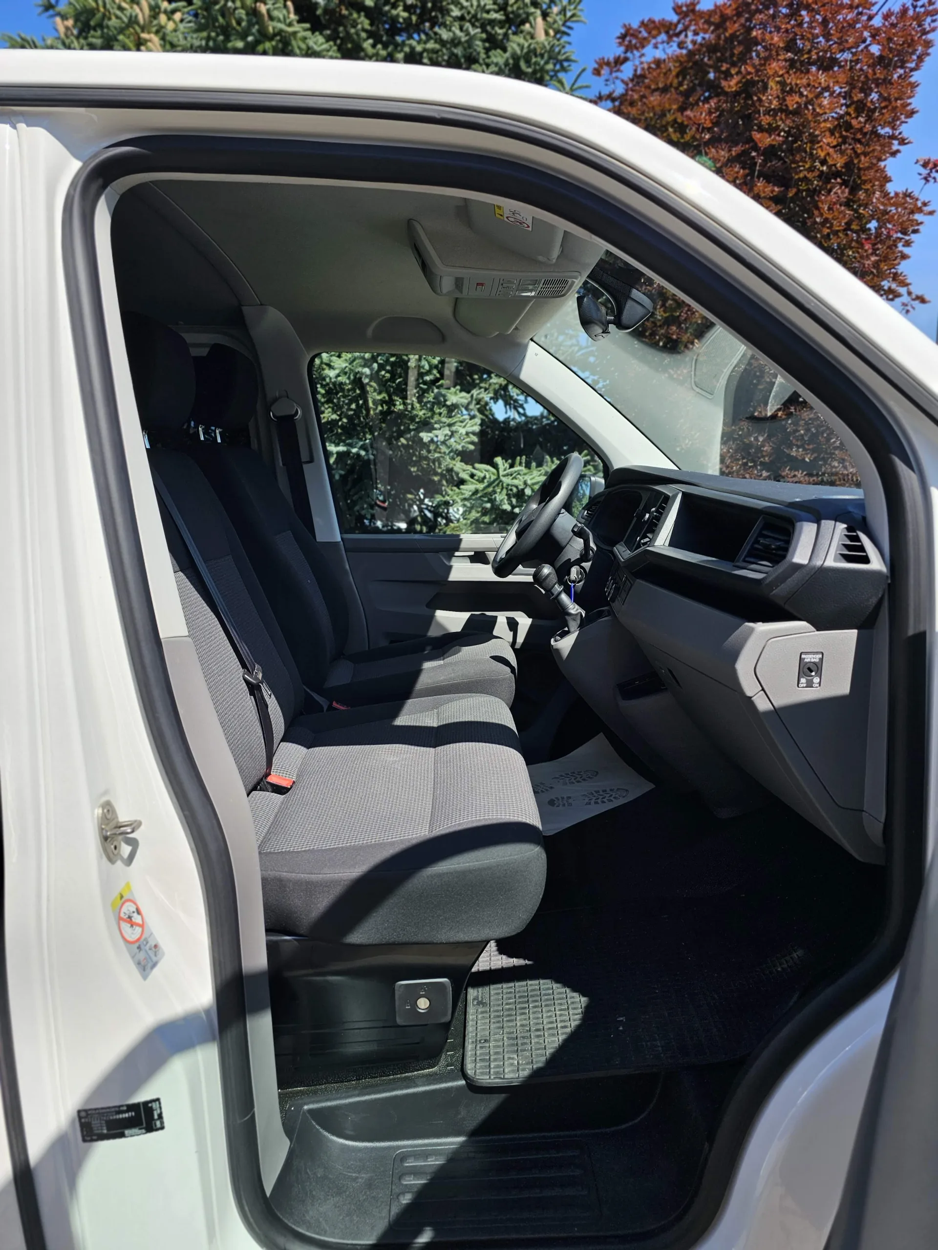 Volkswagen Transporter 2.0 TDi Long (2022, Bílá) – fotografie vozidla 15 z 24