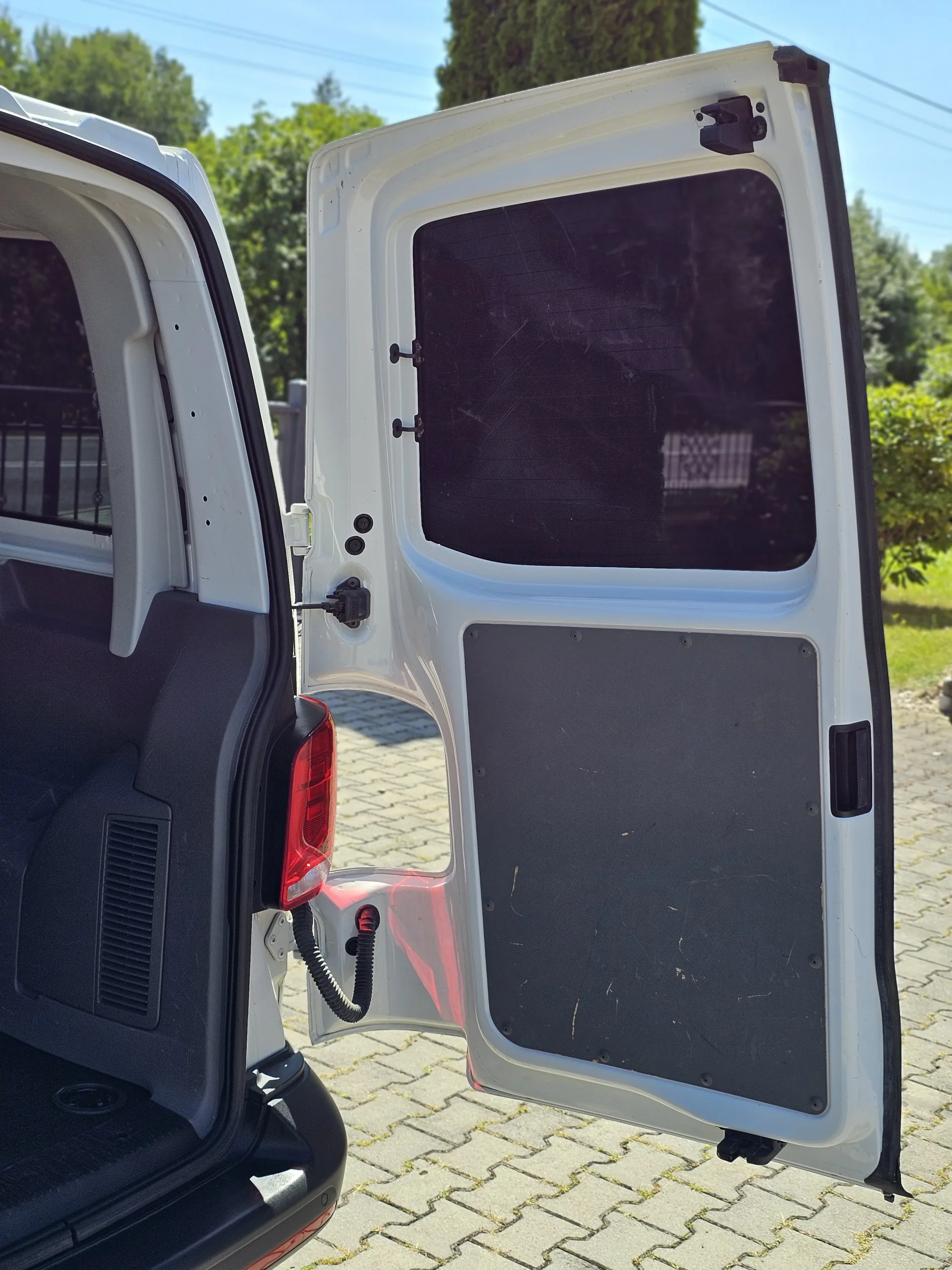 Volkswagen Transporter 2.0 TDi Long (2022, Bílá) – fotografie vozidla 22 z 24