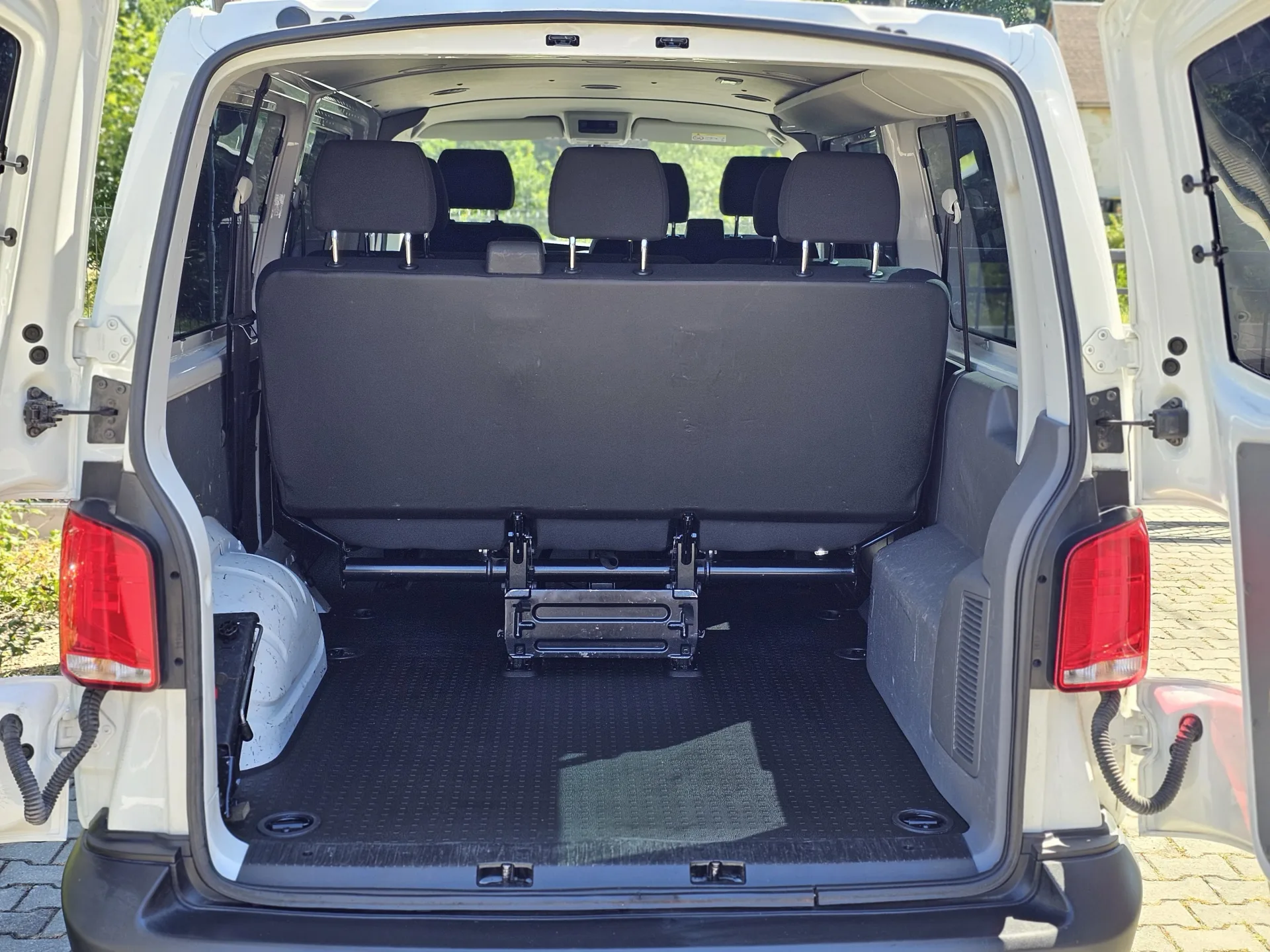 Volkswagen Transporter 2.0 TDi Long (2022, Bílá) – fotografie vozidla 23 z 24