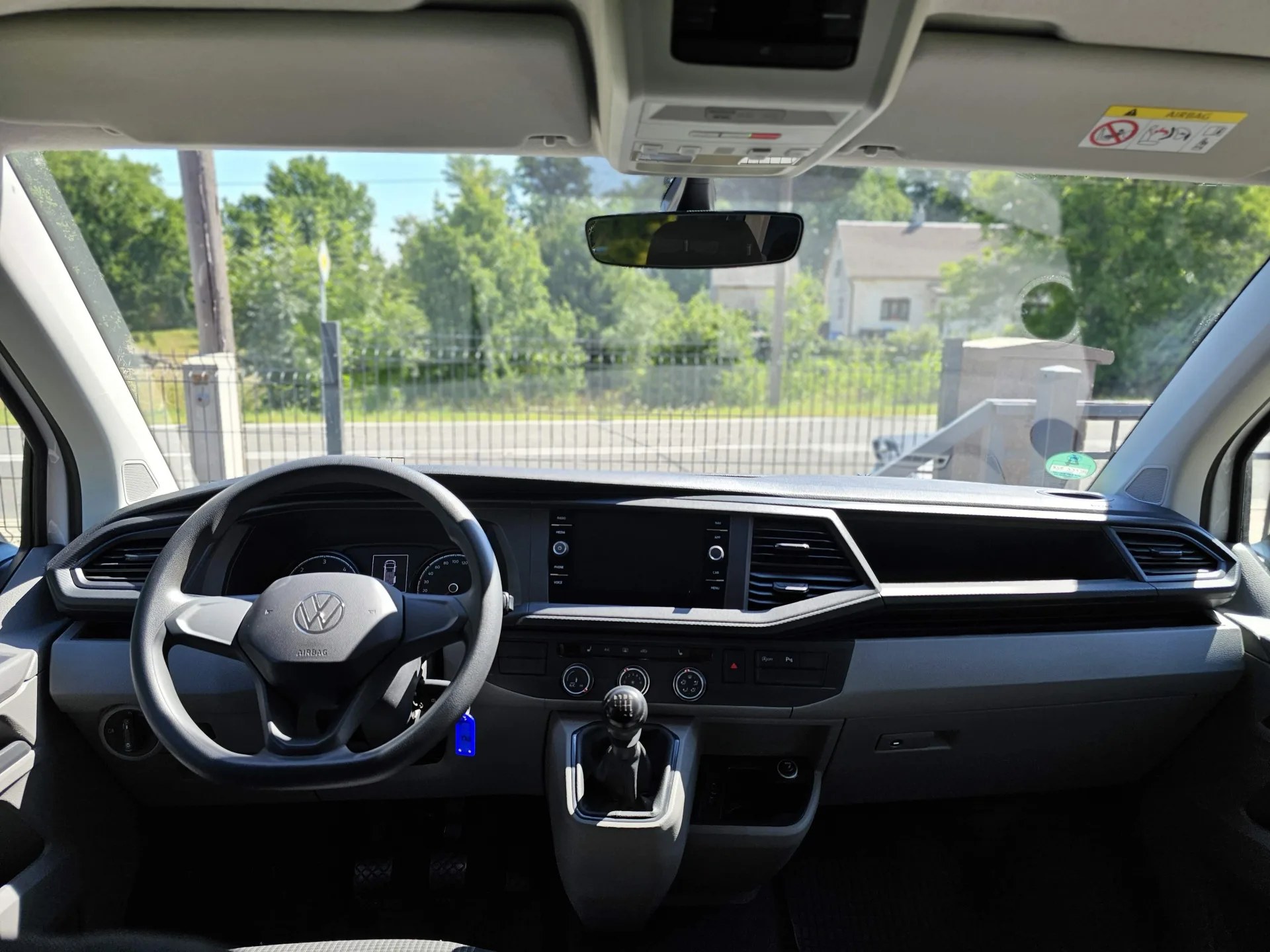 Volkswagen Transporter 2.0 TDi Long (2022, Bílá) – fotografie vozidla 12 z 24